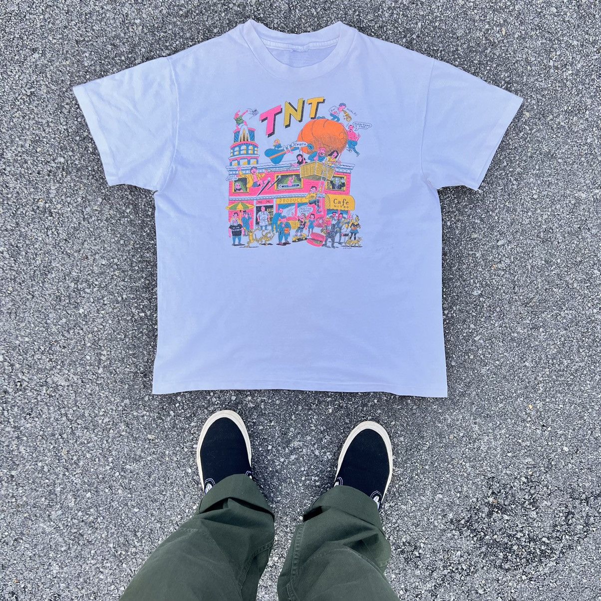 Vintage VTG TNT CITY SCENE GRAPHIC TEE ( STEVE LAFLER) Size US L / EU 52-54 / 3 - 1 Thumbnail