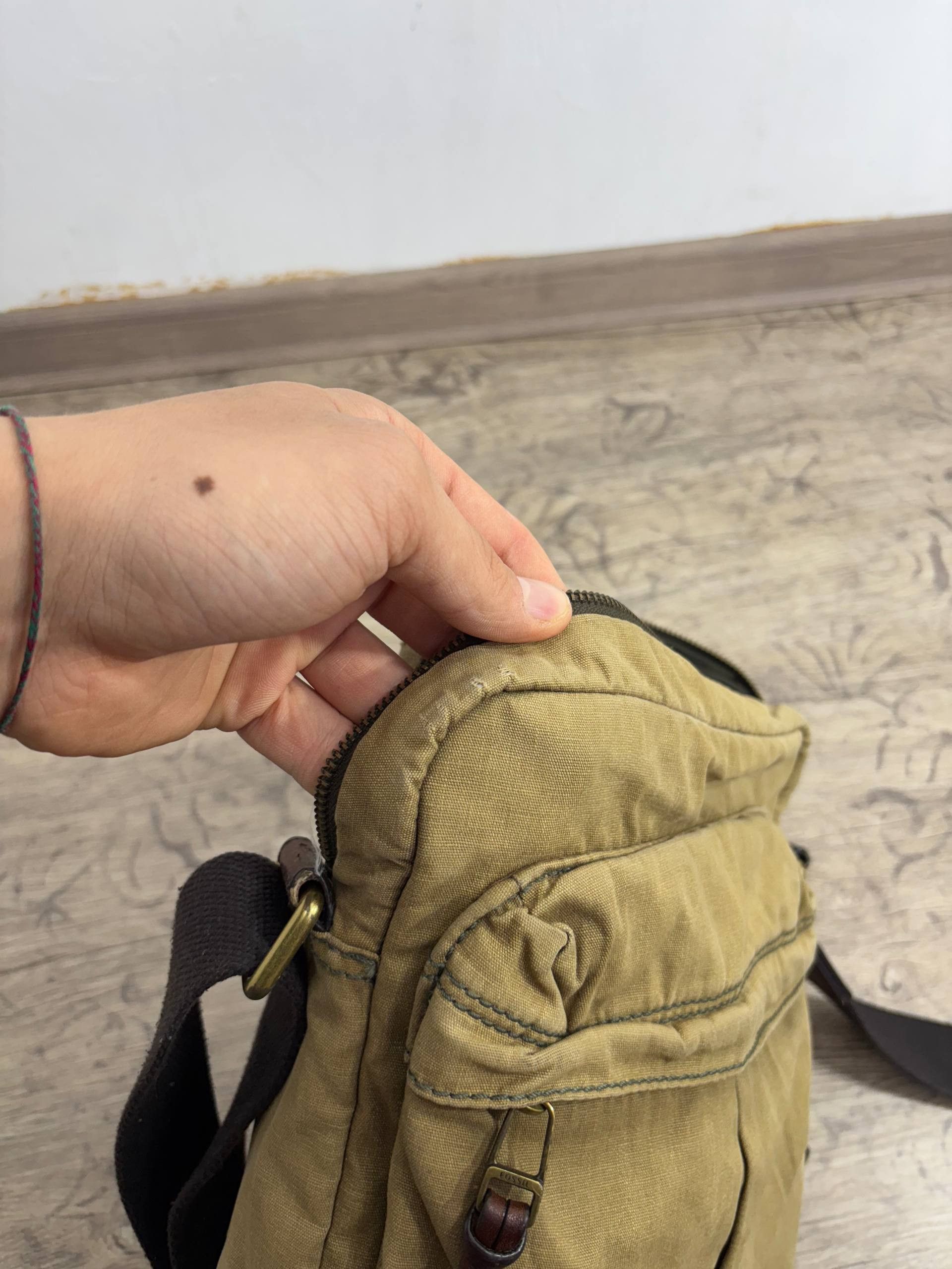 Diesel VTG Diesel 90s Style Military Sling Bag Distressed Crossbody Size ONE SIZE - 13 Thumbnail