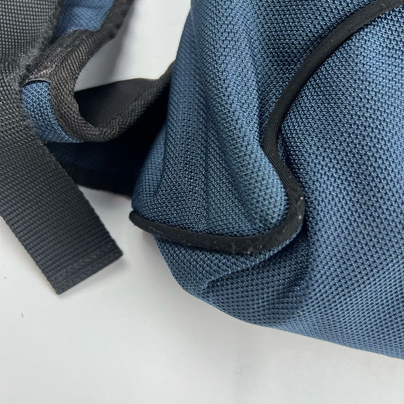 Miu Miu 90s Miu Miu Nylon Sling Rucksack in Navy Size ONE SIZE - 6 Thumbnail