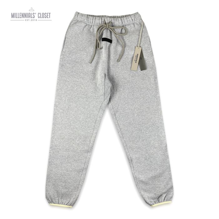 fear of gods essentials sweatpants size large (gray)