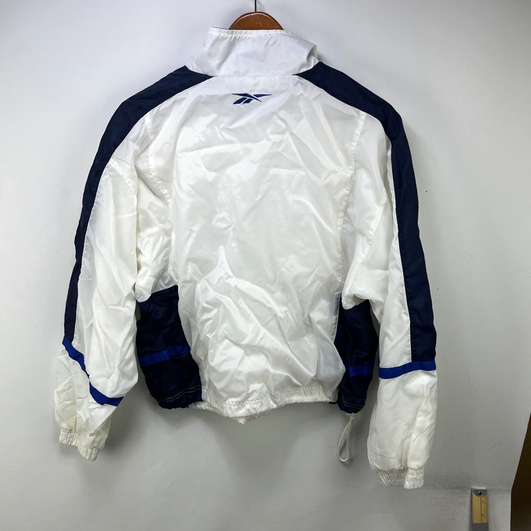 Reebok VINTAGE Reebok Windbreaker Jacket Womens L 90s Hooded Windbreaker White Nylon Fleece Lightweight Regular Fit Women Size L / US 10 / IT 46 - 7 Thumbnail