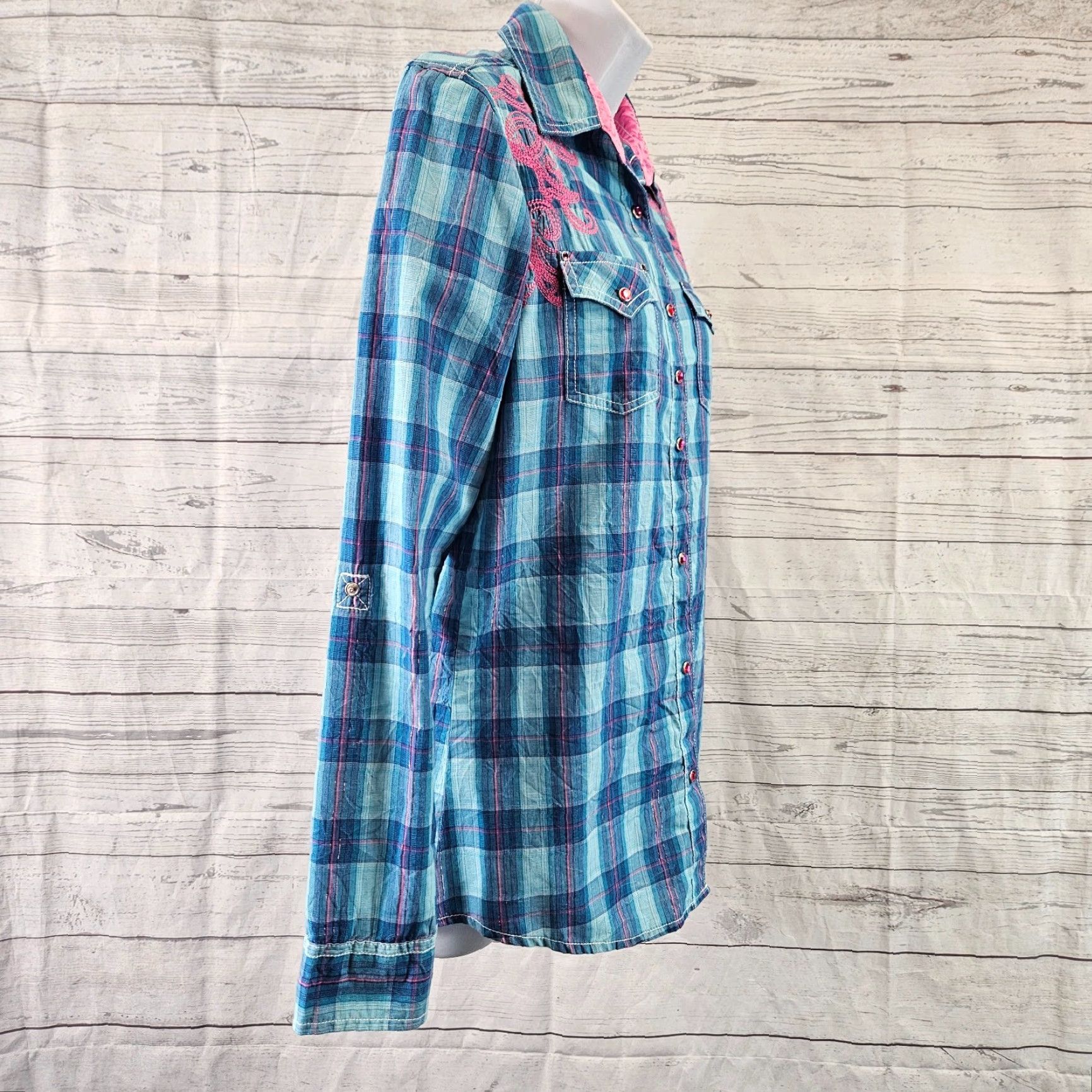 Wrangler Rock 47 by Wrangler Womens Pearl Snap Shirt Sz Small Blue Pink Embroidered Size S / US 4 / IT 40 - 3 Thumbnail