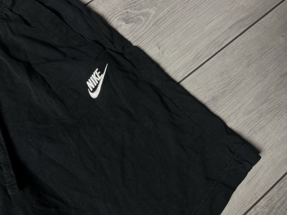 Nike Nike sweat shorts size small Size US 30 / EU 46 - 2 Thumbnail