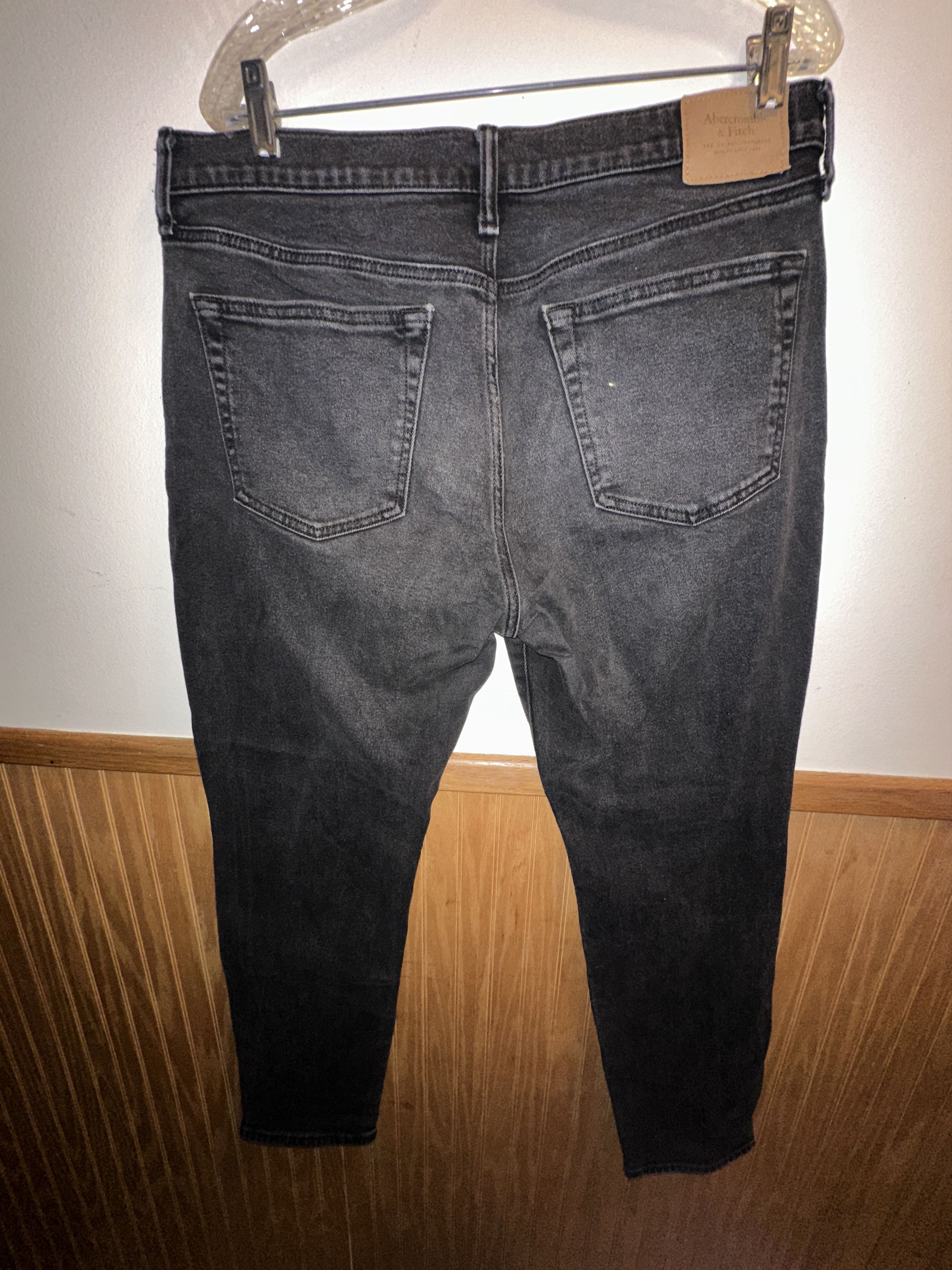Abercrombie & Fitch Black jeans, with small design rips Size US 34 / EU 50 - 2 Thumbnail