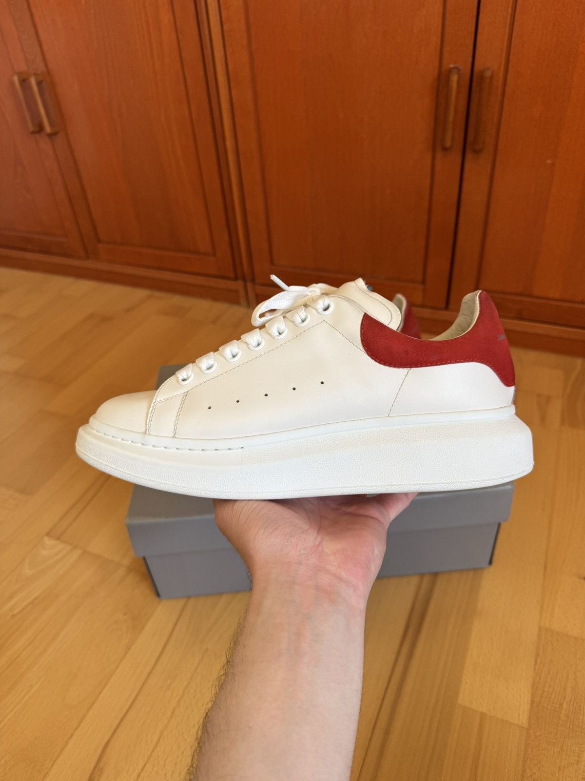 Alexander McQueen Alexander McQueen Oversize White Red Heel Suede Size US 9 / EU 42 - 2 Thumbnail