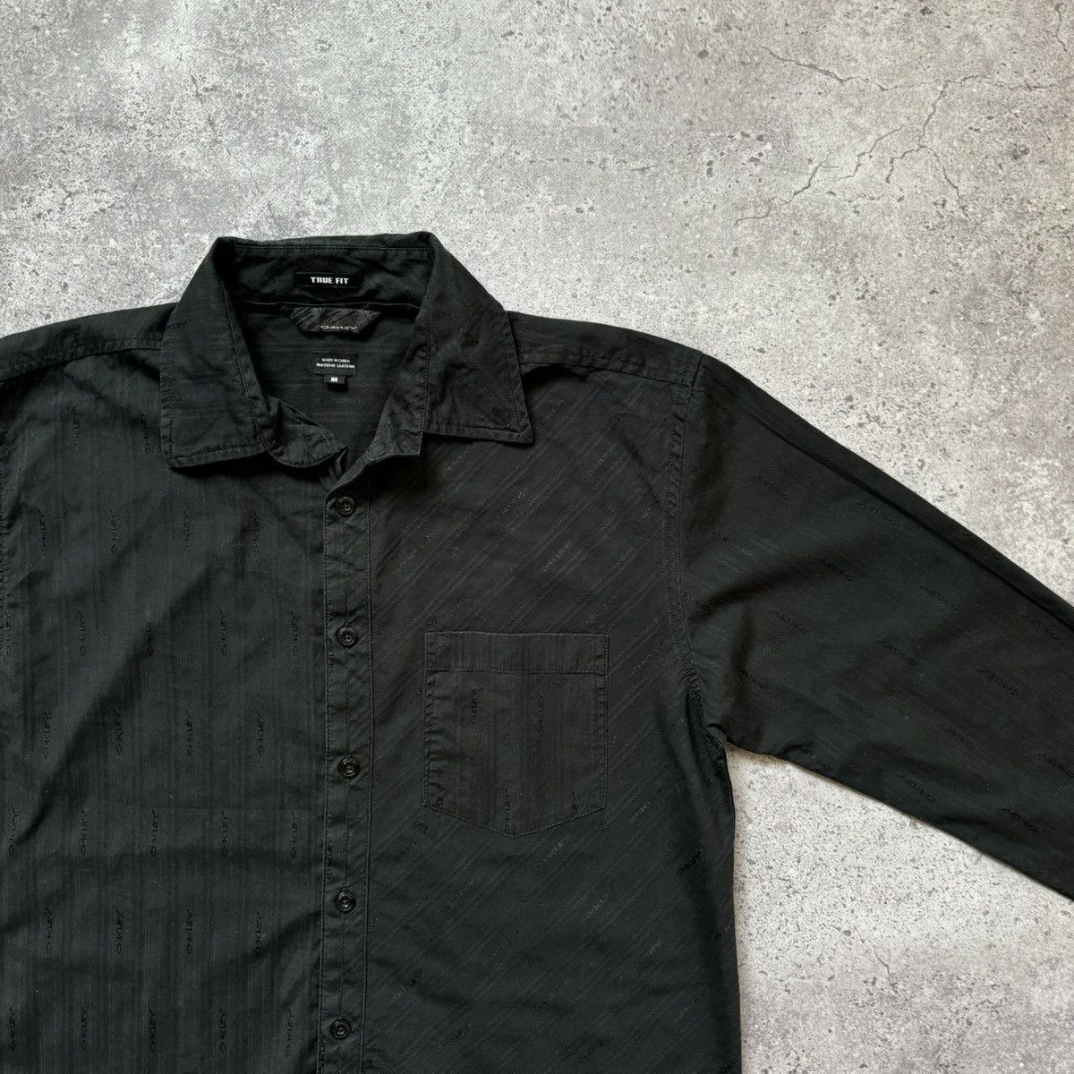 Oakley Y2K Vintage Black Oakley monogram Shirt Size: M Size US M / EU 48-50 / 2 - 4 Thumbnail
