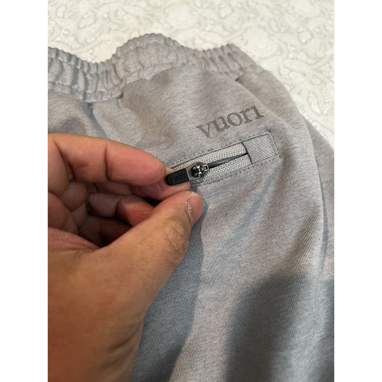 Vuori Vuori Men's Performance Jogger Gray Size Medium Zip Pockets Size US 32 / EU 48 - 6 Thumbnail