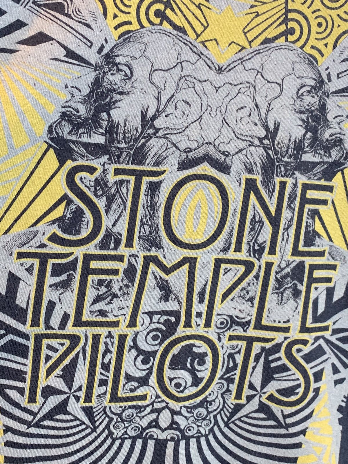 Band Tees *RARE* Vintage Stone Temple Pilots Band Art Y2K 2010 T-Shirt Size US XL / EU 56 / 4 - 3 Thumbnail