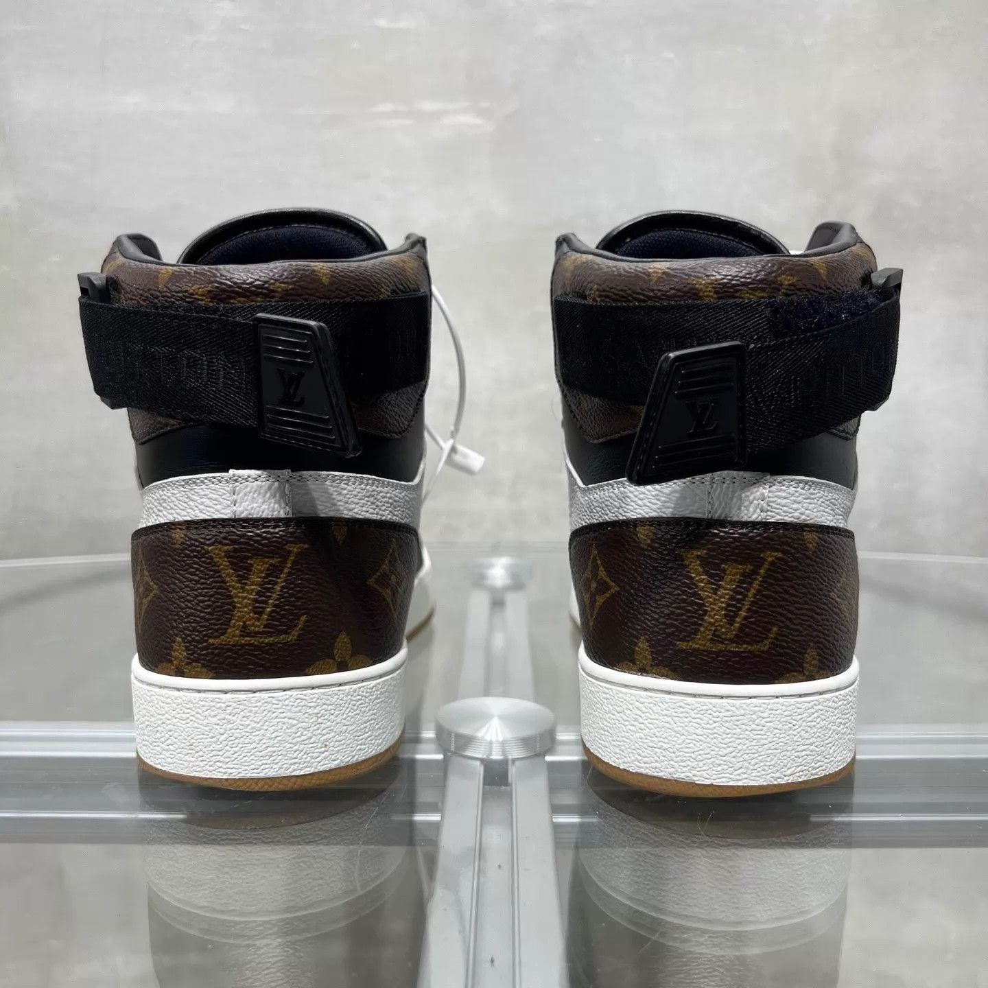 Louis Vuitton LV Rivoli high-top casual board shoe black/white UK5 Size US 6 / EU 39 - 6 Thumbnail