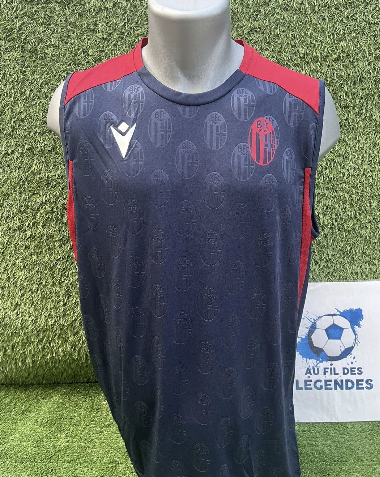 Macron Training jersey bologna Size US XL / EU 56 / 4 - 1 Thumbnail