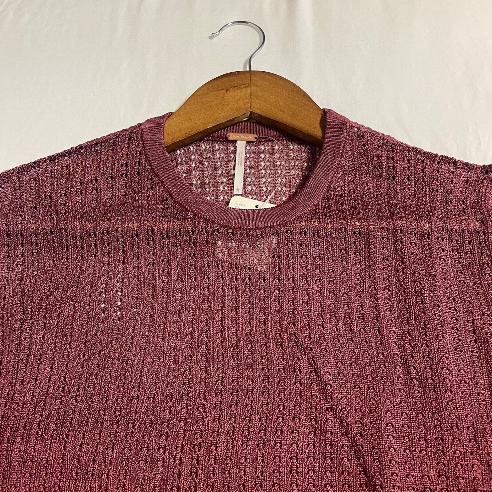 Free People Free People Shirt Large NWT Open Knit H2O Cropped Raw Garnet Size L / US 10 / IT 46 - 9 Thumbnail