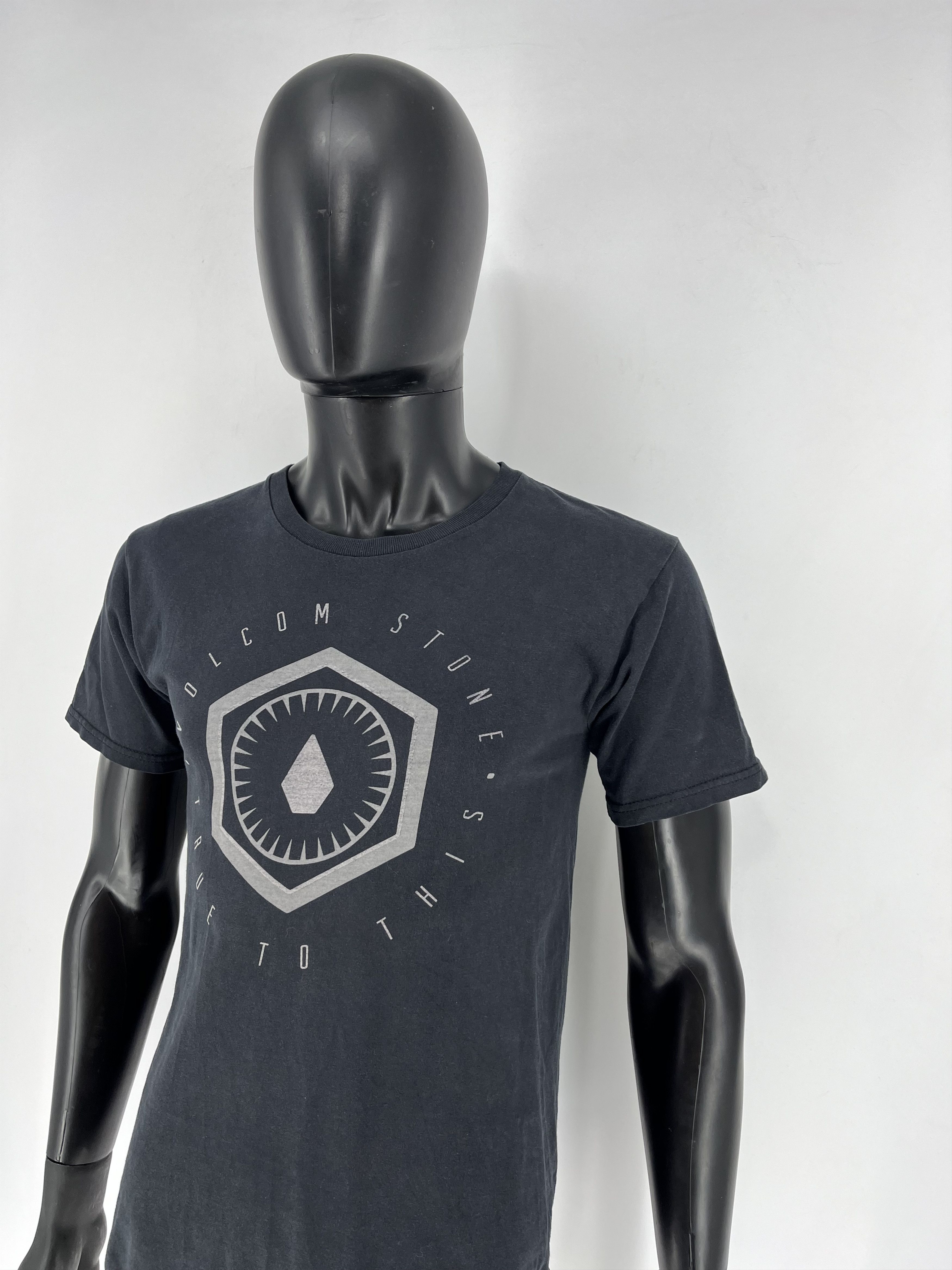 Band Tees × Volcom Vintage Y2K Volcom Stone Skateboard Pin Logo Design Tshirt Size US S / EU 44-46 / 1 - 4 Thumbnail