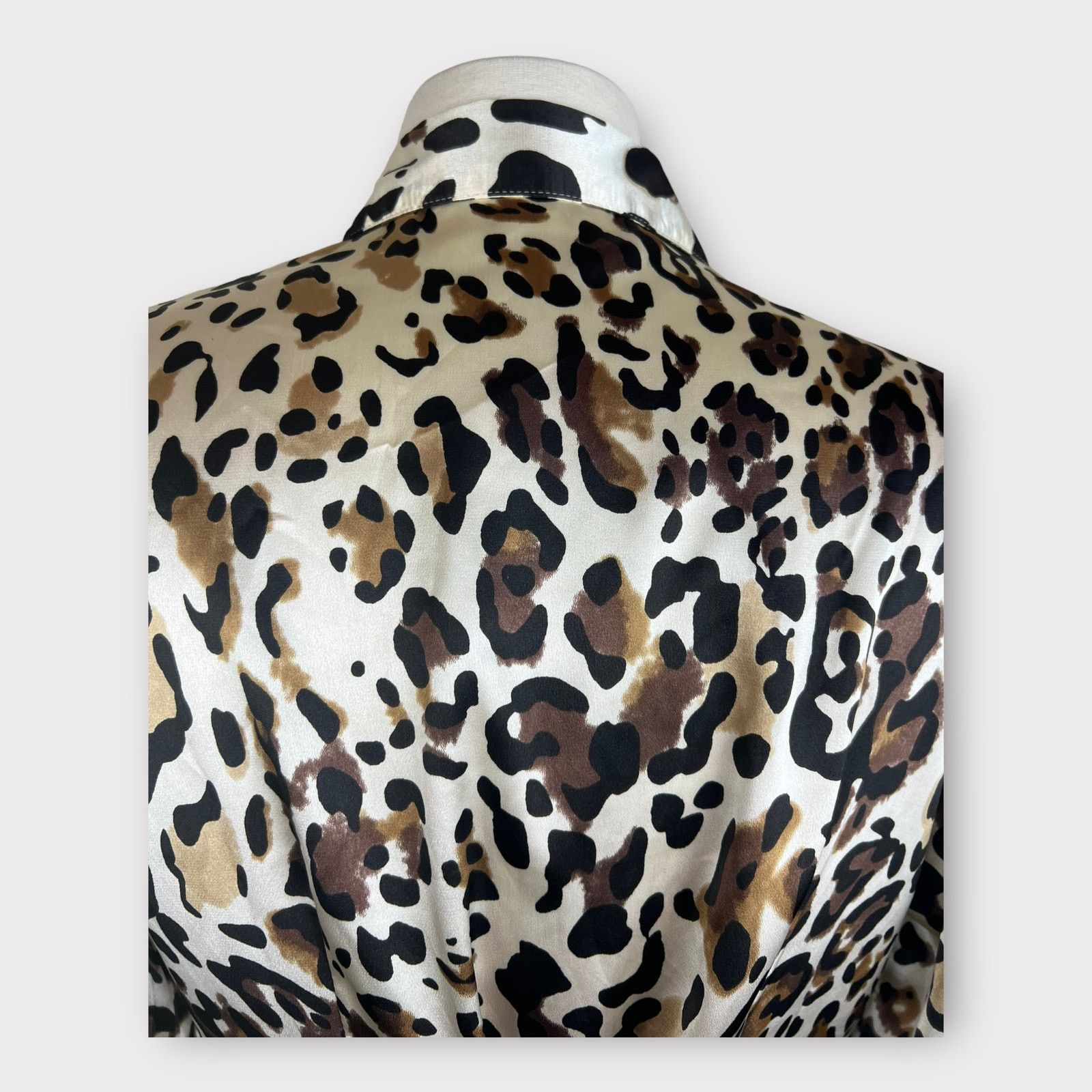 Nordstrom Violet & Claire NYC | Leopard Zipper Roll Tab Sleeve Top Size M / US 6-8 / IT 42-44 - 7 Thumbnail
