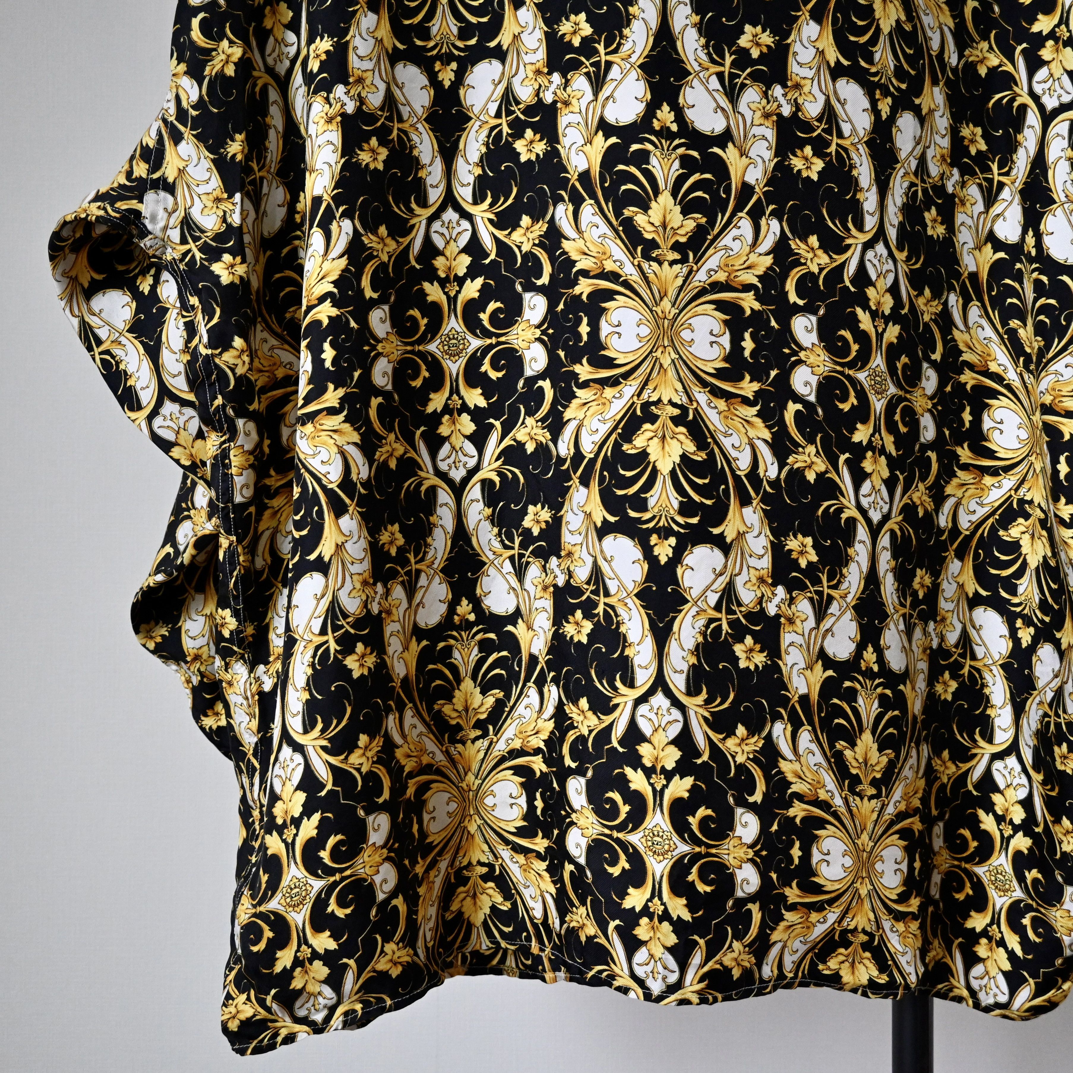 Versace VTG 1990s VERSACE CLASSIC V2 silk shirt made in Spain Size US XL / EU 56 / 4 - 5 Thumbnail