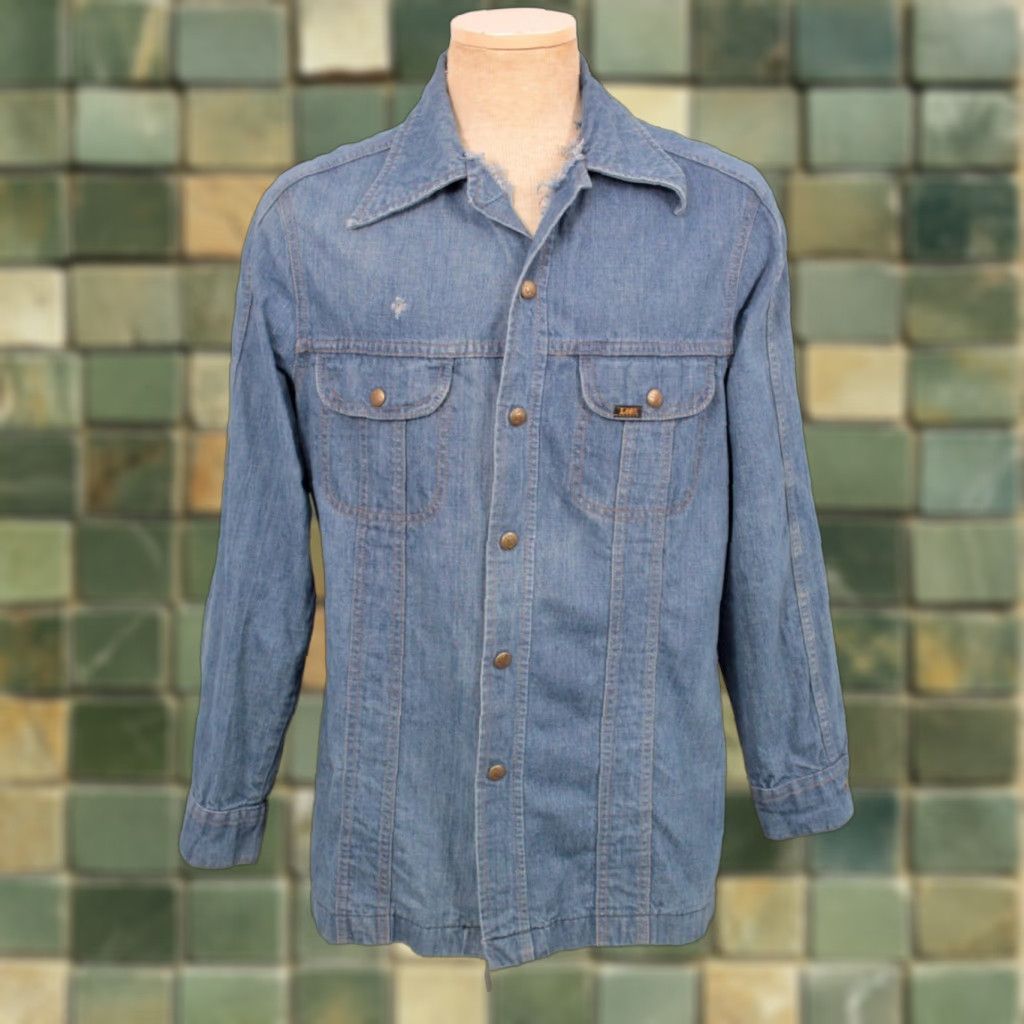 Lee VINTAGE Lee Denim Jacket Shirt Mens 70s 1970s Cotton Blue Long Sleeve Size M Regular 42 Chest 31.5 Shoulder to Hem Casual Groove? Size US 31 - 1 Thumbnail