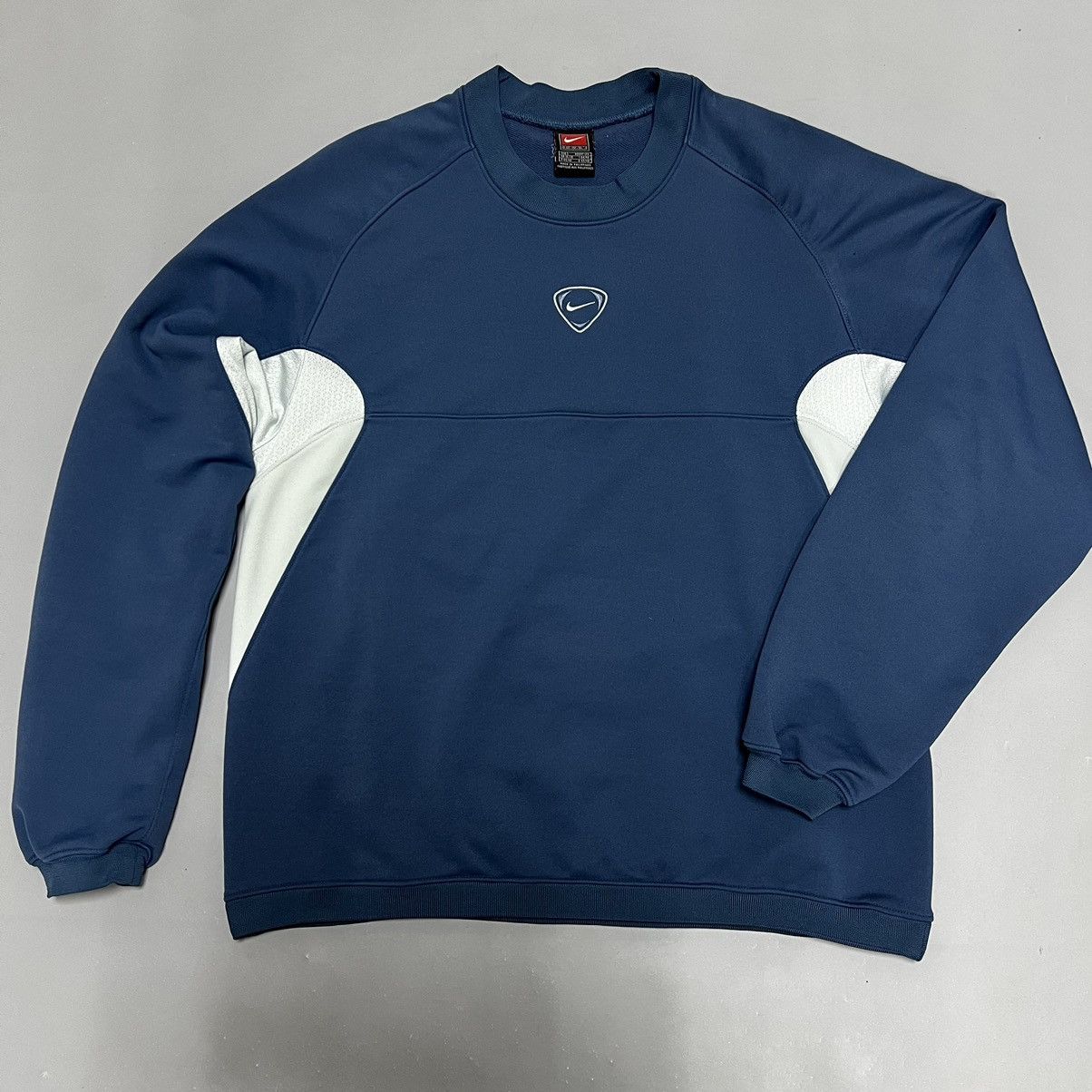 Nike × Vintage Vintage Nike y2k Center Logo Swoosh sweatshirt Size US S / EU 44-46 / 1 - 1 Thumbnail