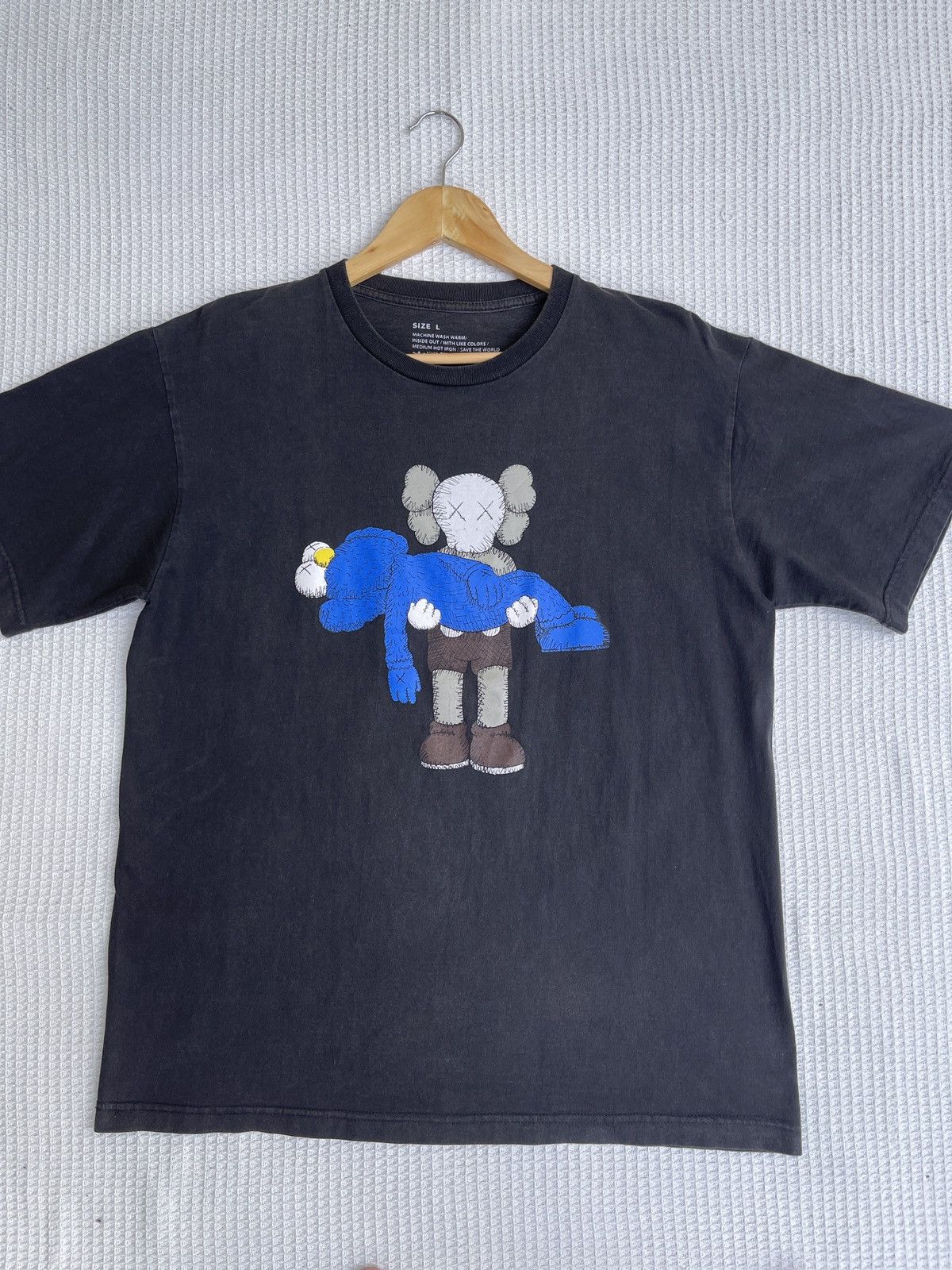Kaws Last Drop🔥Rare🔥Sun Faded KAWS T Shirt Size US L / EU 52-54 / 3 - 5 Thumbnail