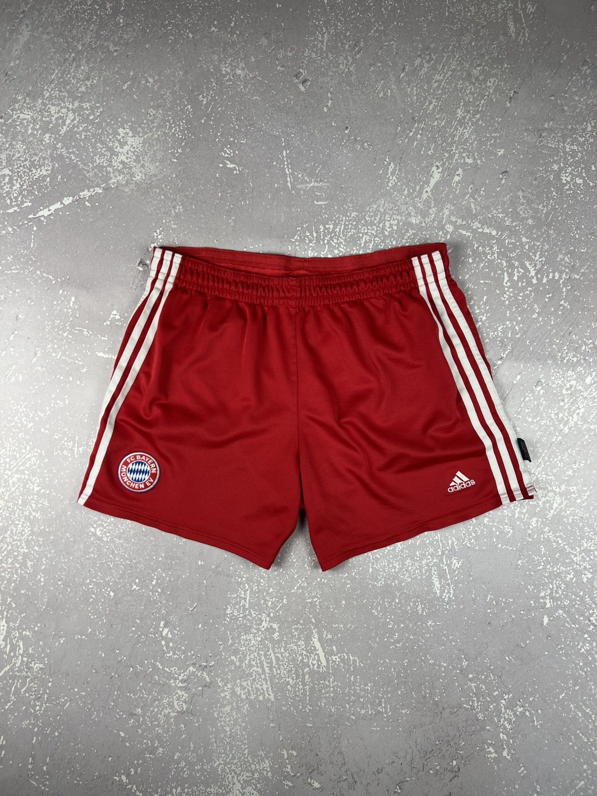Adidas 90s Vintage Adidas Bayern Munich Football Shorts Mens L Red Size US 34 / EU 50 - 1 Thumbnail