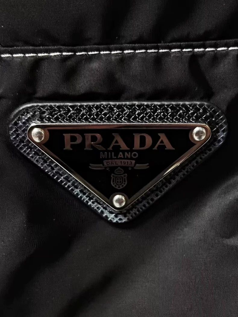 Prada Prada 23 SS metallic triangle solid casual hooded jacket 25 Size US M / EU 48-50 / 2 - 3 Thumbnail