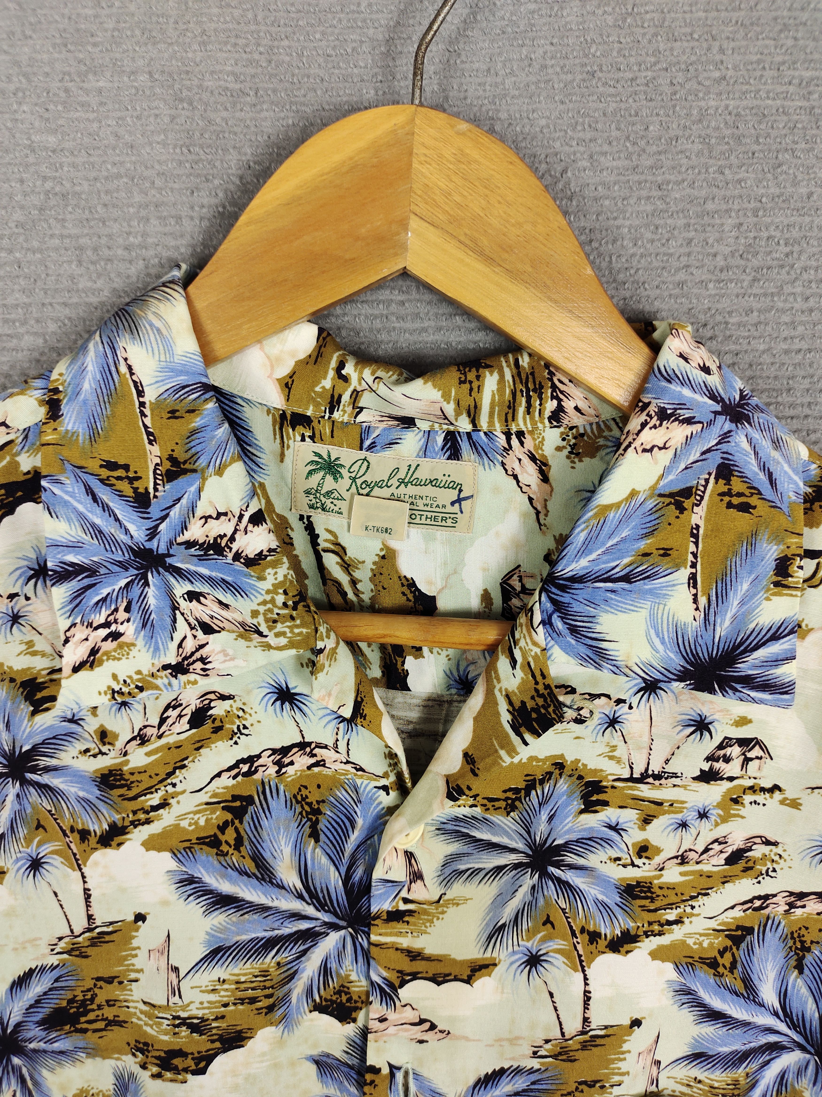 Japanese Brand Vintage Royal Hawaiian Scenic View Rayon Hawaiian Shirt Size US M / EU 48-50 / 2 - 6 Thumbnail
