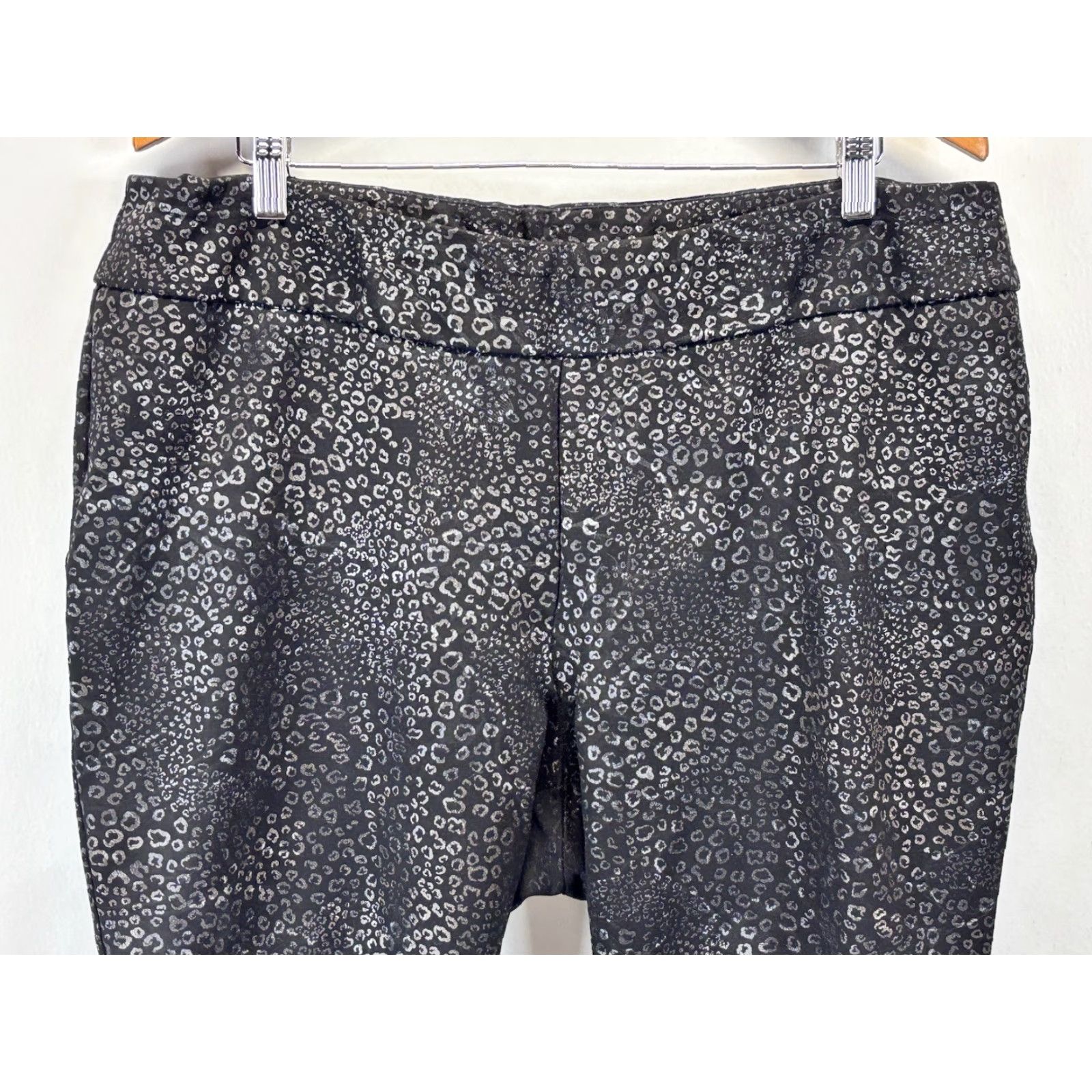Soft Surroundings Soft Surroundings Pants Women 1X Black Animal Print Stretch Pull-On Ankle Womens Size 40" / US 18 - 2 Thumbnail