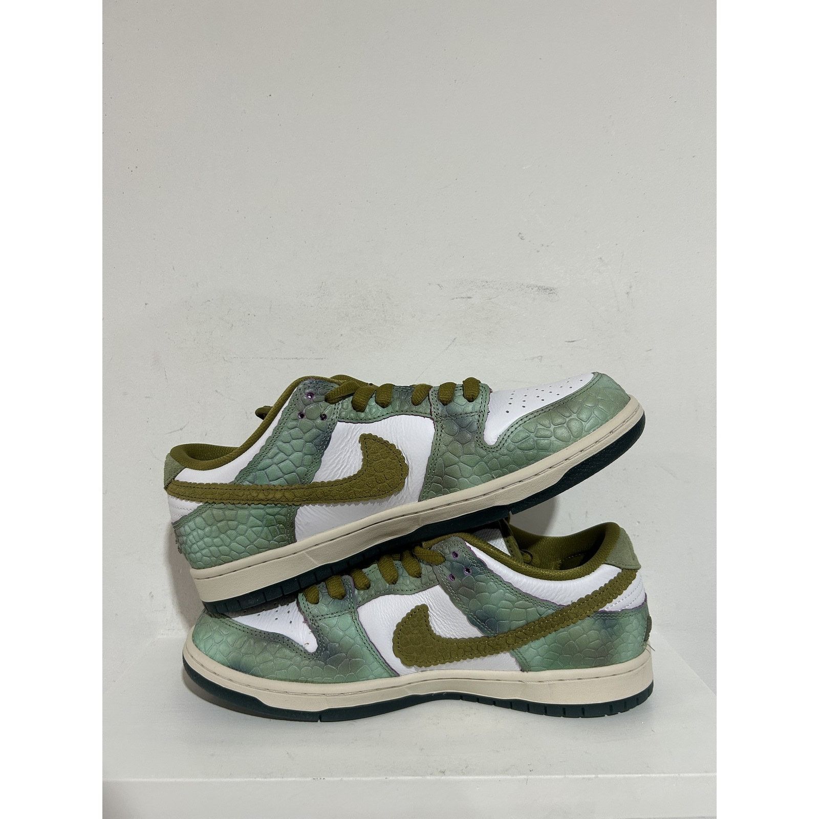 Nike NIKE SB DUNK LOW ALEXIS SABLONE CHAMELEON SIZE 11 BRAND NEW Size US 11 / EU 44 - 2 Thumbnail