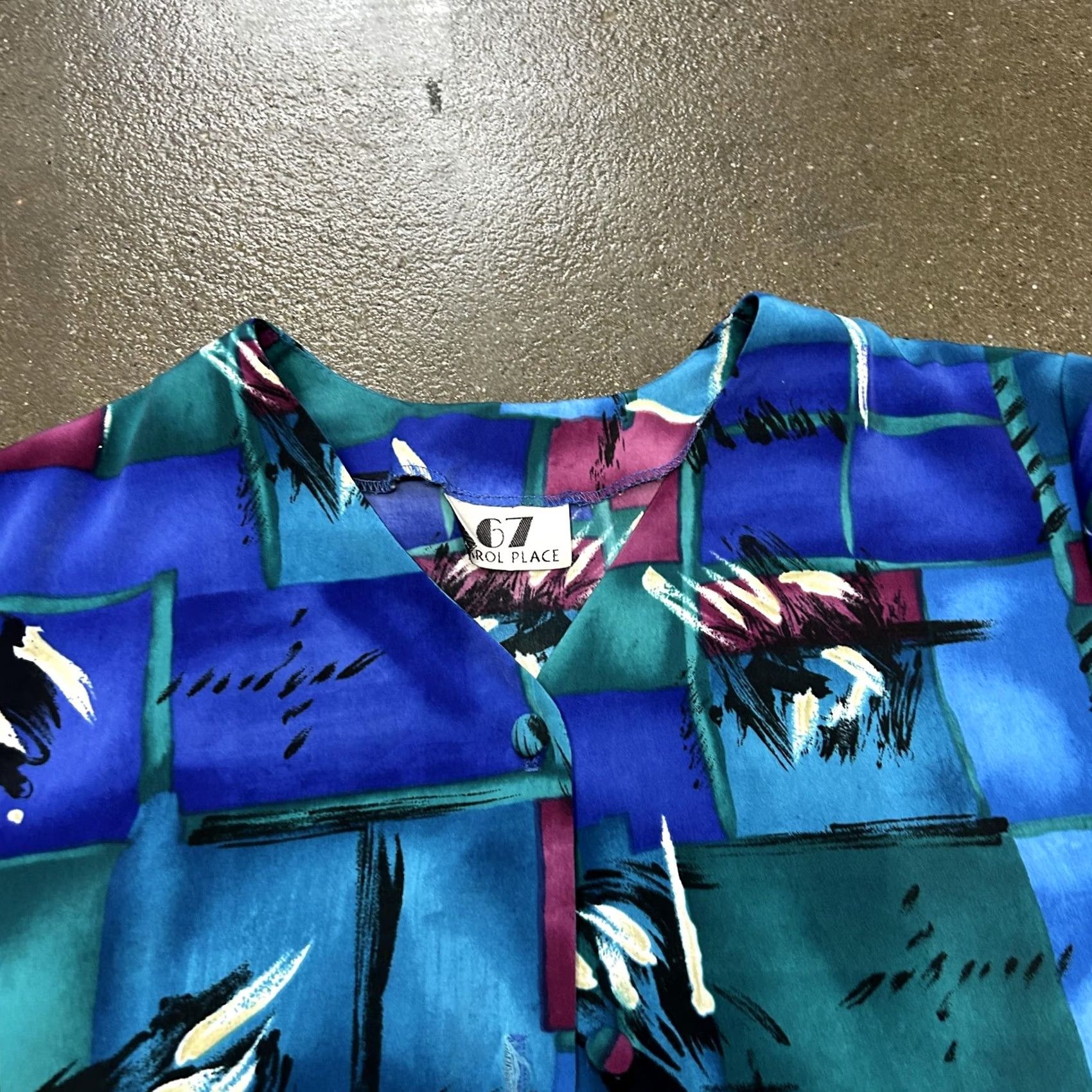 Vintage VINTAGE Karol Place Shirt Womens Large Blue Teal Abstract Print Button 90s Geometric Sleeve Short Button-Front V-Neck Blouse Size XL / US 12-14 / IT 48-50 - 2 Thumbnail