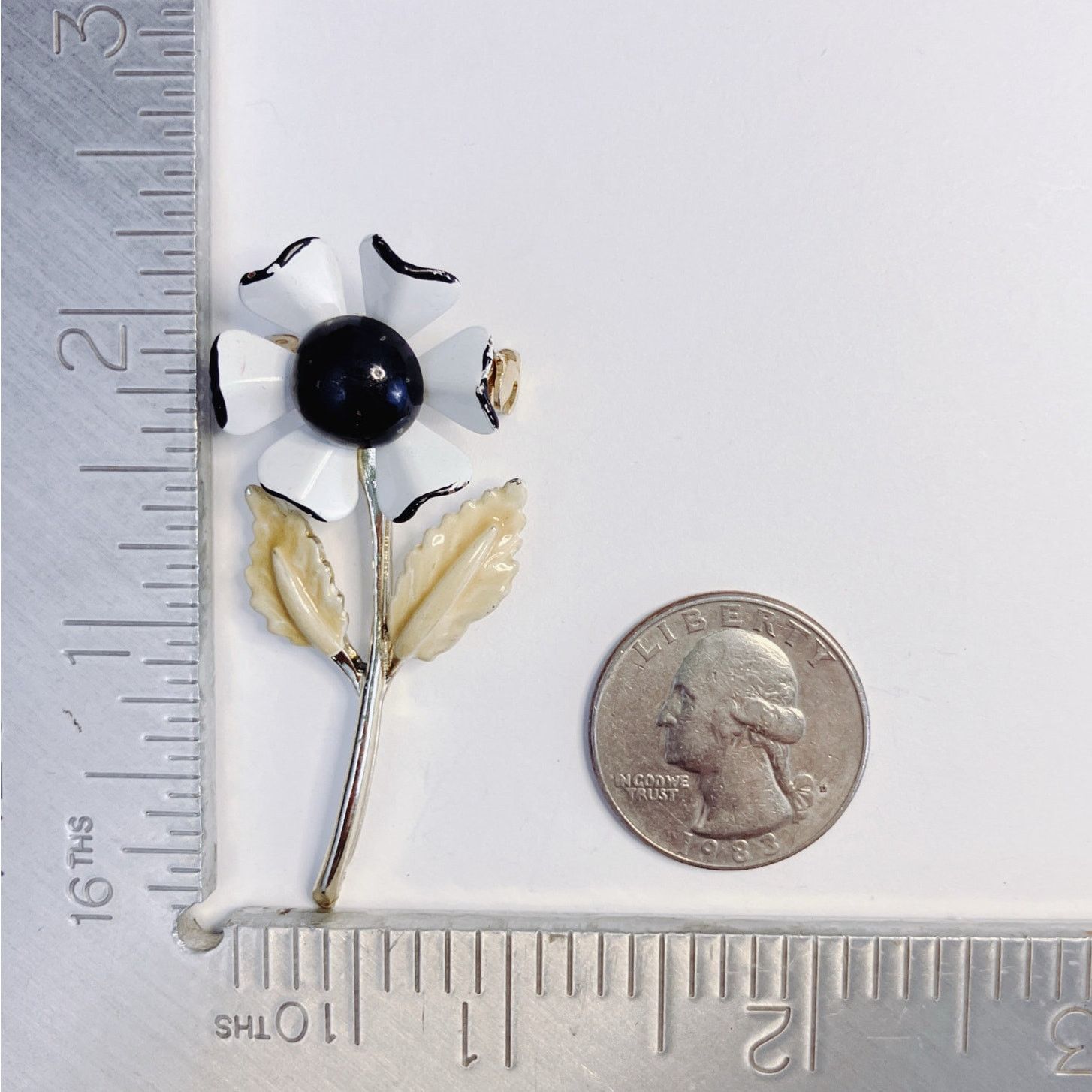 Vintage VTG 1960s Brooch Mod Enamel Flower Black White Size ONE SIZE - 8 Thumbnail