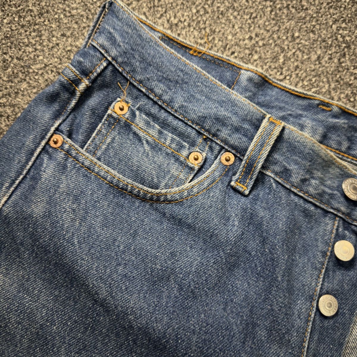 Levi's Vintage Clothing 90s Levis 501 Aging Denim Made in Usa W31 Size US 31 - 11 Thumbnail