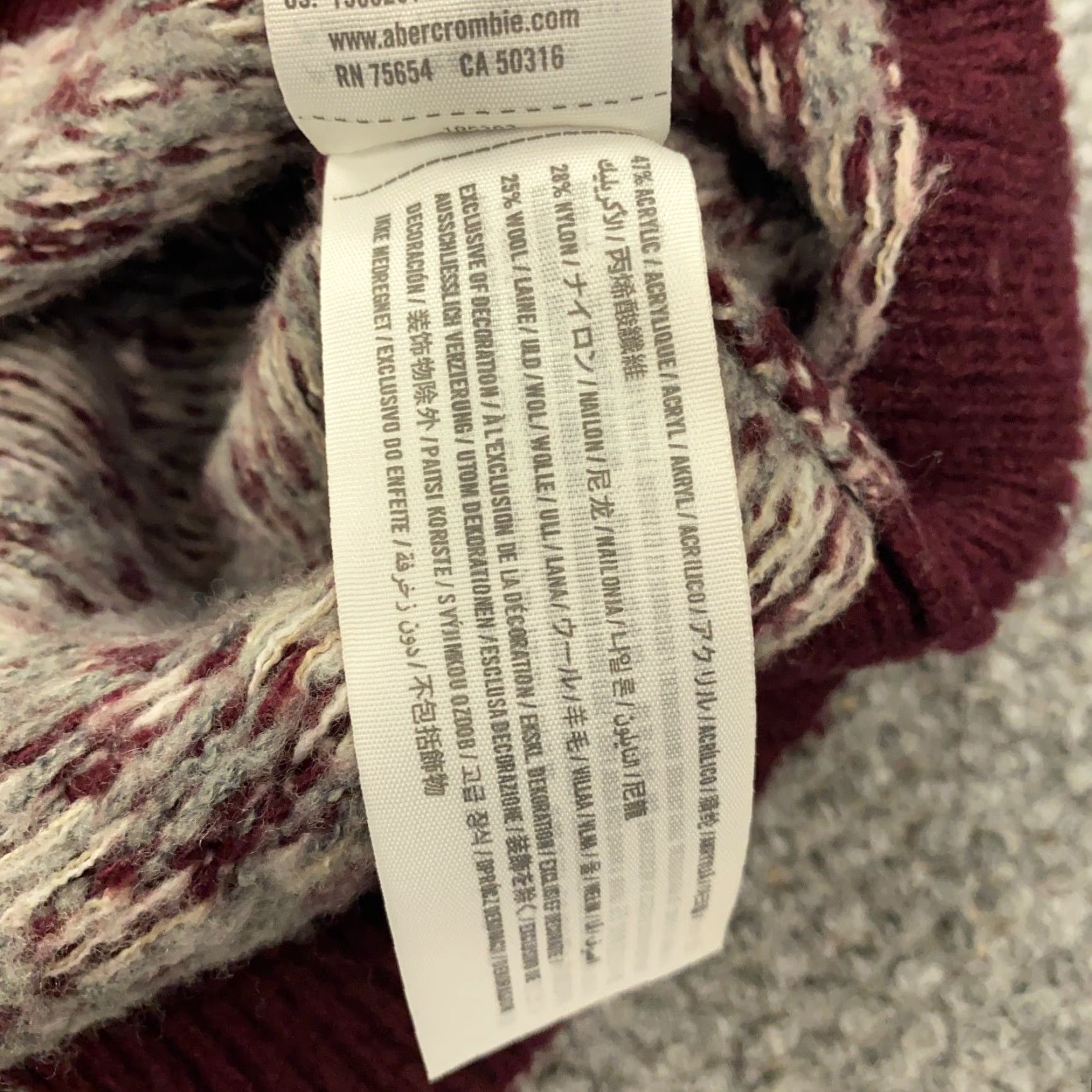 Abercrombie & Fitch VINTAGE Abercrombie & Fitch Sweater Womens Small Red Jeweled Holiday Knit Pullover Regular Fit Size S / US 4 / IT 40 - 7 Thumbnail