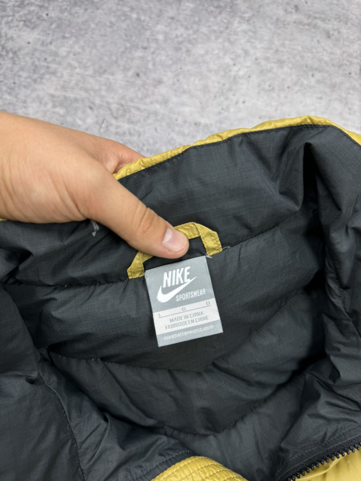 Nike Vintage Nike Y2K Style 90’s 700 Down Puffer Down Casual Vest Size US L / EU 52-54 / 3 - 13 Thumbnail