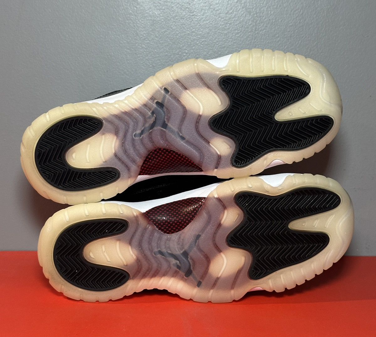 Jordan Brand Size 5.5 (GS) - Jordan 11 Mid 72-10 Size US 5.5 / EU 38 - 6 Thumbnail