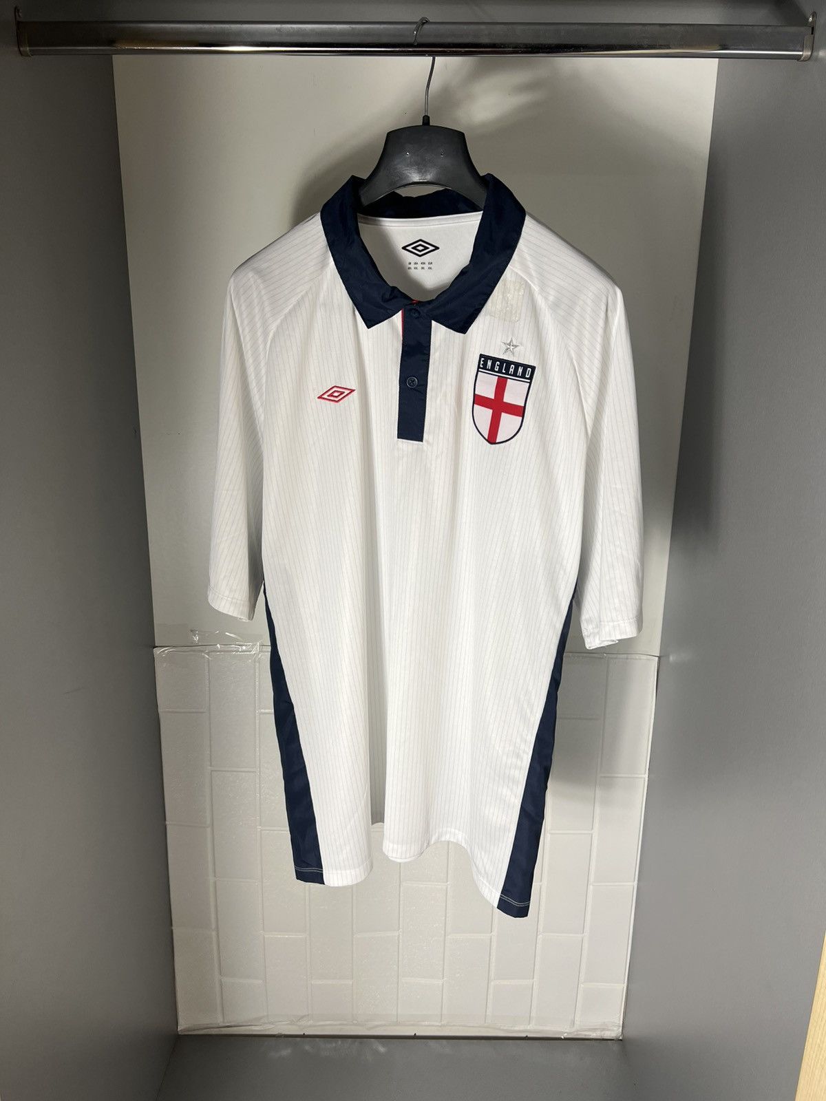 Vintage VERY RARE UMBRO ENGLAND RETRO SOCCER JERSEY MANCHESTER 90s Size US XXL / EU 58 / 5 - 2 Thumbnail