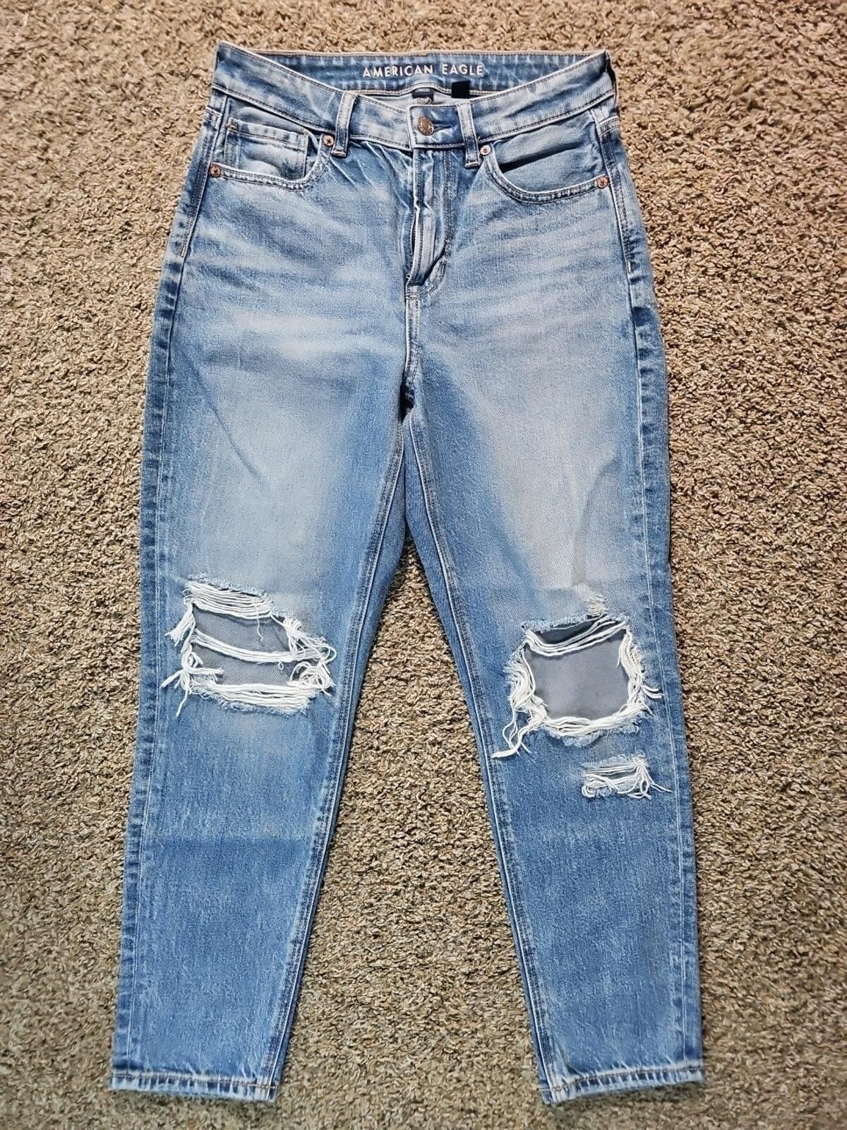 American Eagle Outfitters American Eagle 2 Short Distressed Strigid Mom Jeans Denim Size 26" / US 2 / IT 38 - 1 Thumbnail