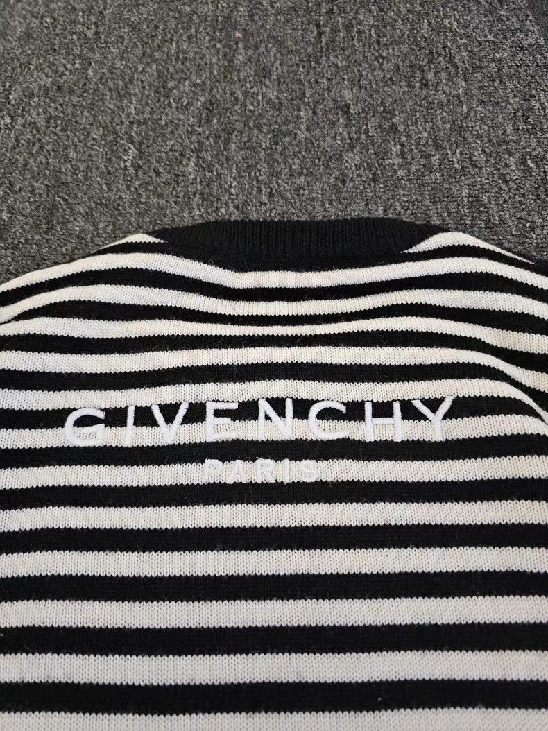 Givenchy Givenchy Black & White Striped & Leopard Print Wool Sweater Size US XS / EU 42 / 0 - 6 Thumbnail