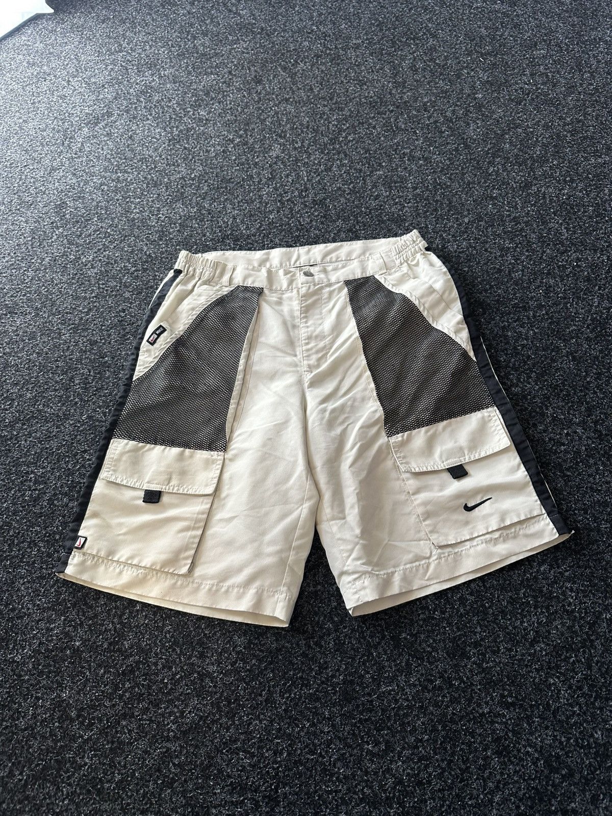 Nike × Vintage 🚨 VINTAGE NIKE BUTLEG CARGO SHORTS 90s logo Y2K rare pocket Size US 32 / EU 48 - 1 Thumbnail