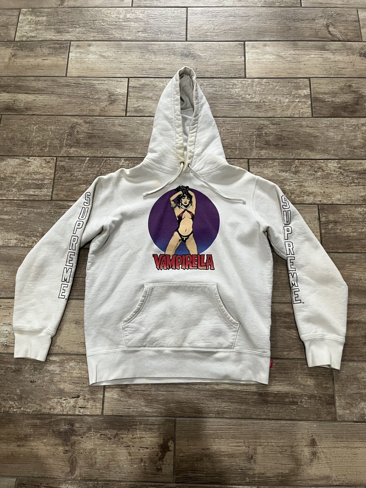 Supreme Supreme S/S17 Vampirella Hooded Sweatshirt Size US M / EU 48-50 / 2 - 1 Thumbnail