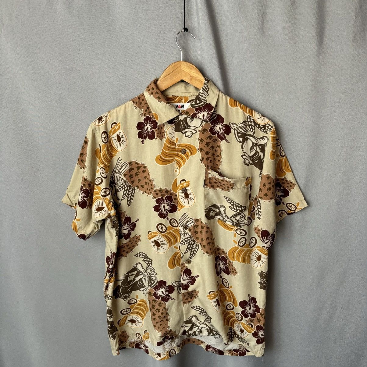 Vintage Crazy Shirt Hawaiian Aloha medium vintage rare beige Size US M / EU 48-50 / 2 - 1 Thumbnail