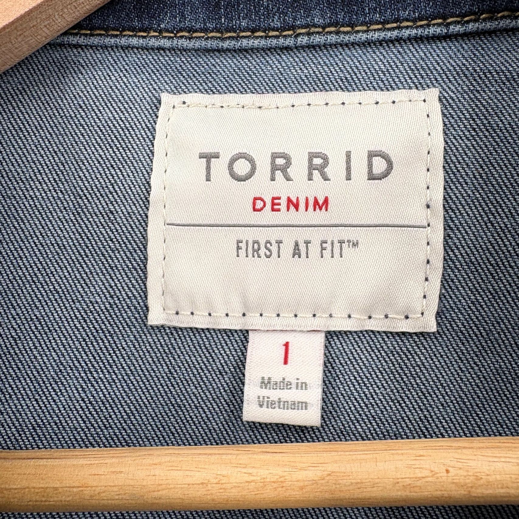 Torrid Torrid Jacket Womens Blue Denim Jean Trucker Stretch Button Front Plus Size 1X Size 40" / US 18 - 4 Thumbnail