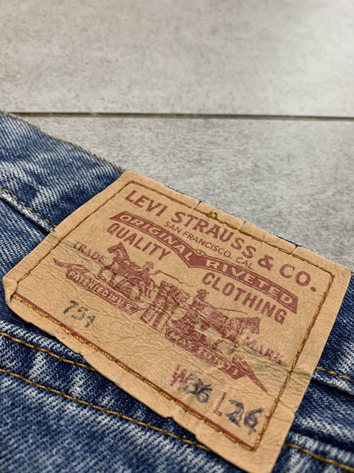 Levi's Vintage Clothing Y2k 00s Vintage Blue faded wide Leg Levi 751 Denim jeans Size US 36 / EU 52 - 7 Thumbnail