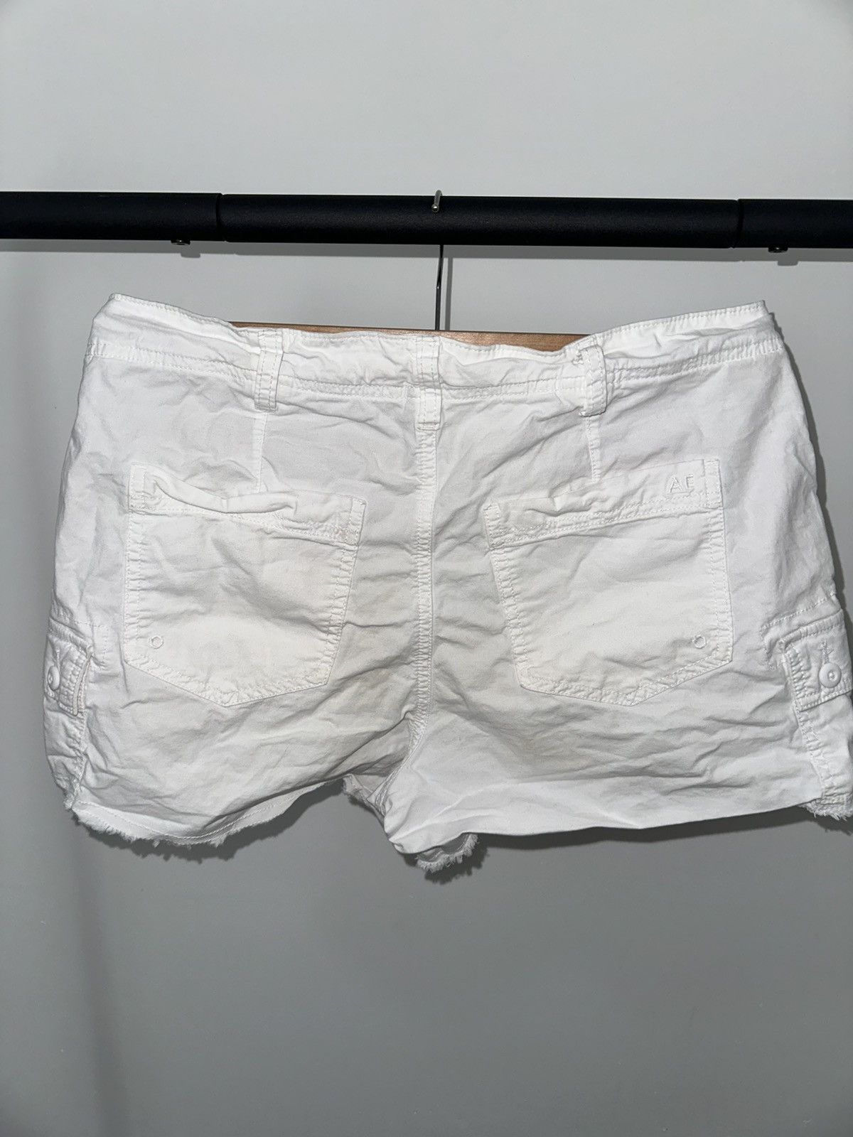 American Eagle Outfitters American Eagle Outfitters White Basic mini cargo shorts Size 30" / US 8 / IT 44 - 3 Thumbnail