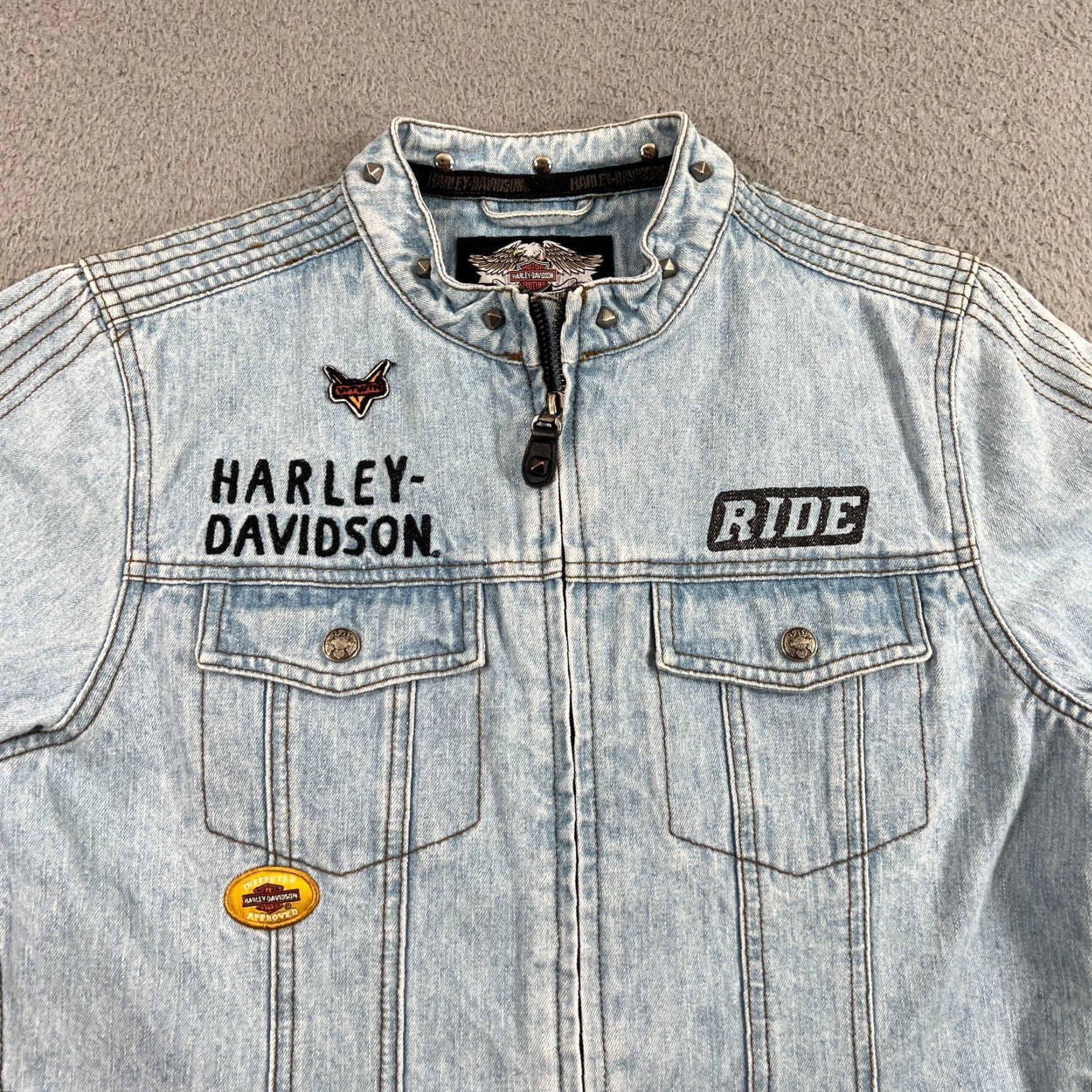 Harley Davidson VINTAGE Harley-Davidson Jacket Womens M Denim Biker Patches Acid Wash Blue Short Size 32" / US 10 / IT 46 - 2 Thumbnail