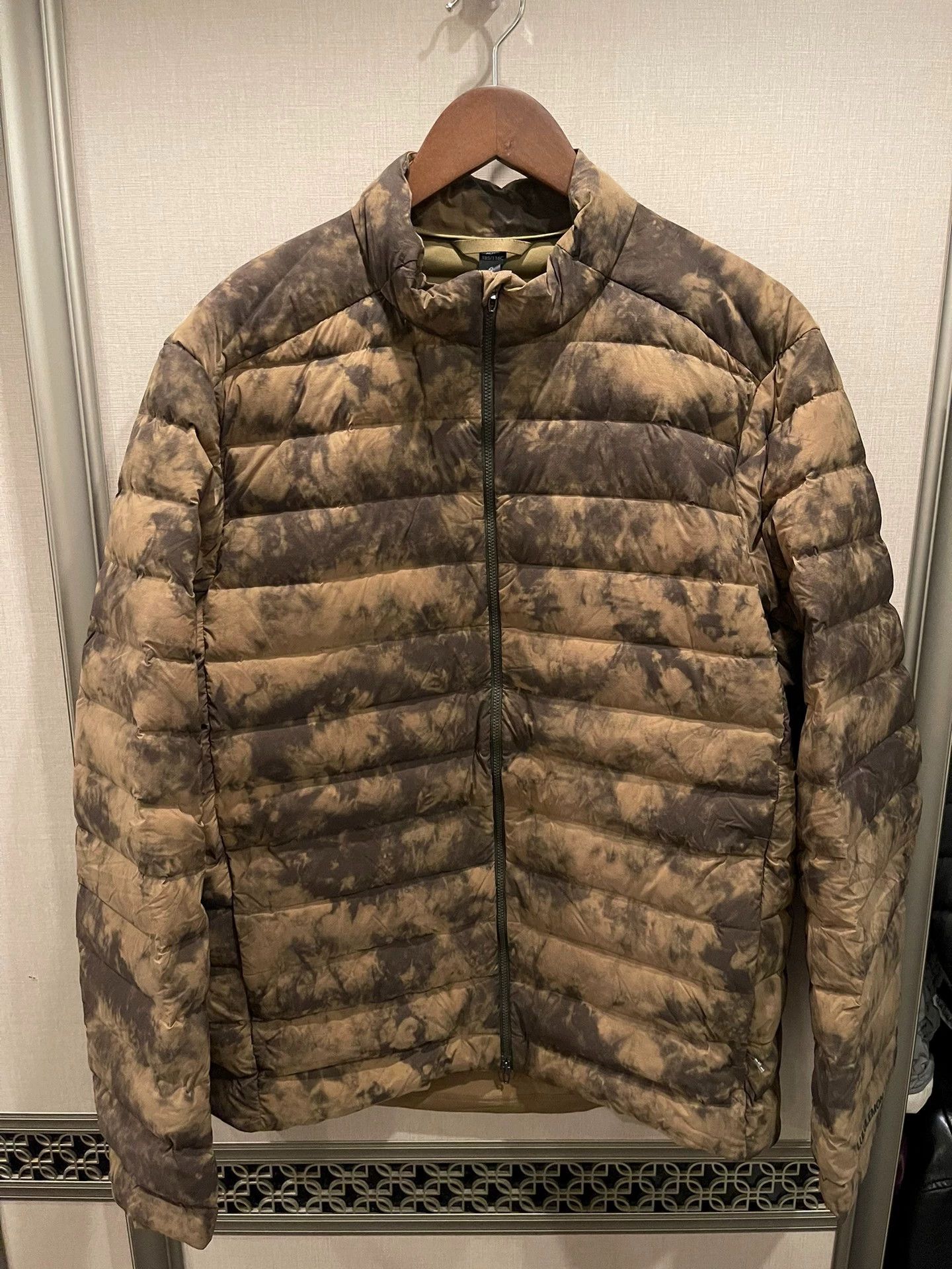 Lululemon lululemon camo P棉 puffer jacket XL like new Size US XL / EU 56 / 4 - 1 Thumbnail