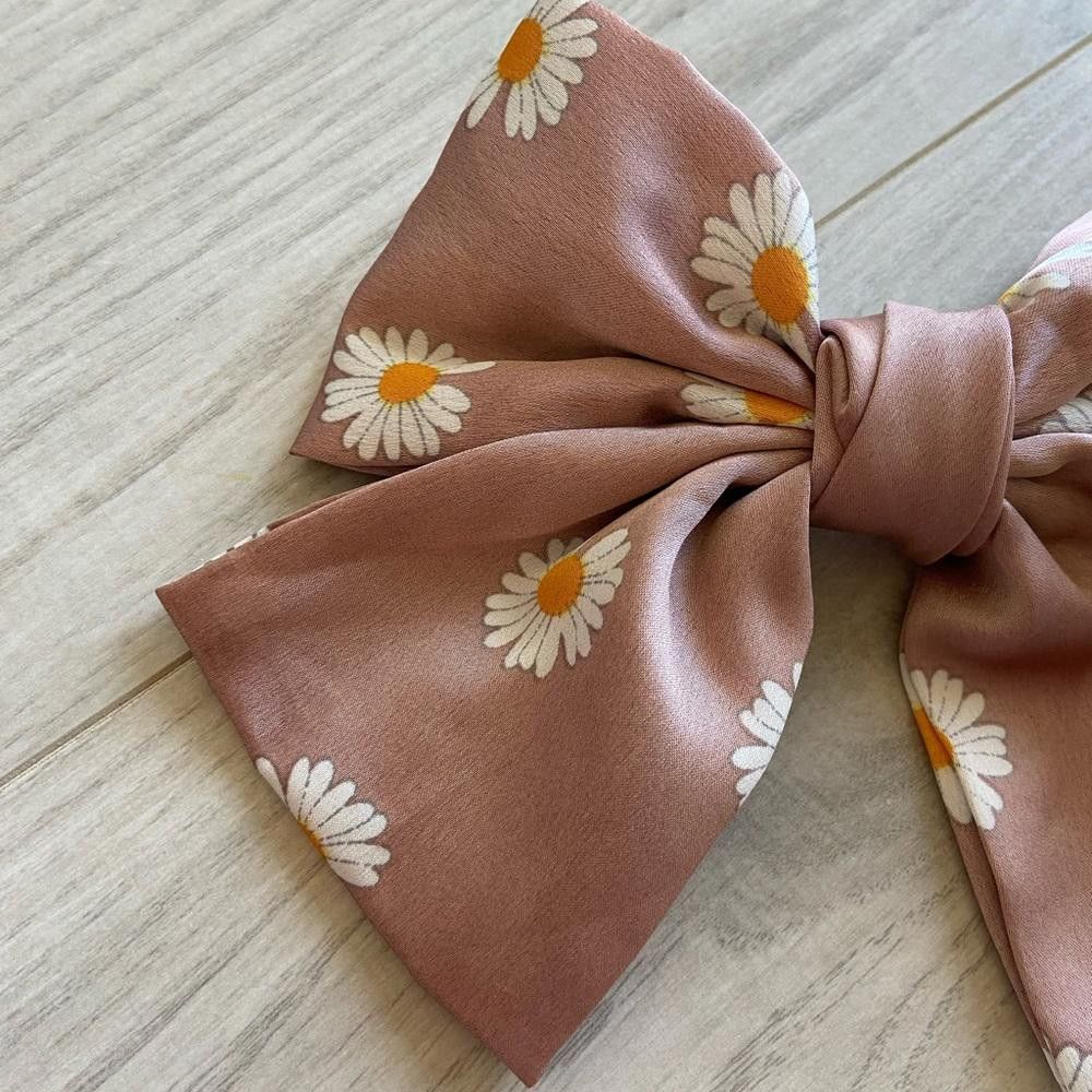 Forever 21 Forever 21 Oversized Floral Bow with Clip Size ONE SIZE - 3 Thumbnail