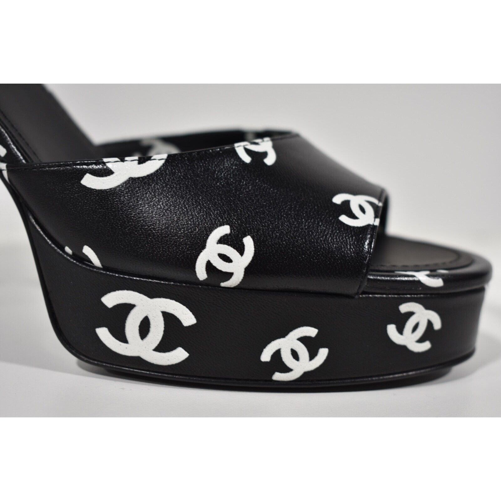 Chanel Chanel Lambskin CC Logo Platform Strap Block Heel Sandal 36 Size US 6 / IT 36 - 3 Thumbnail