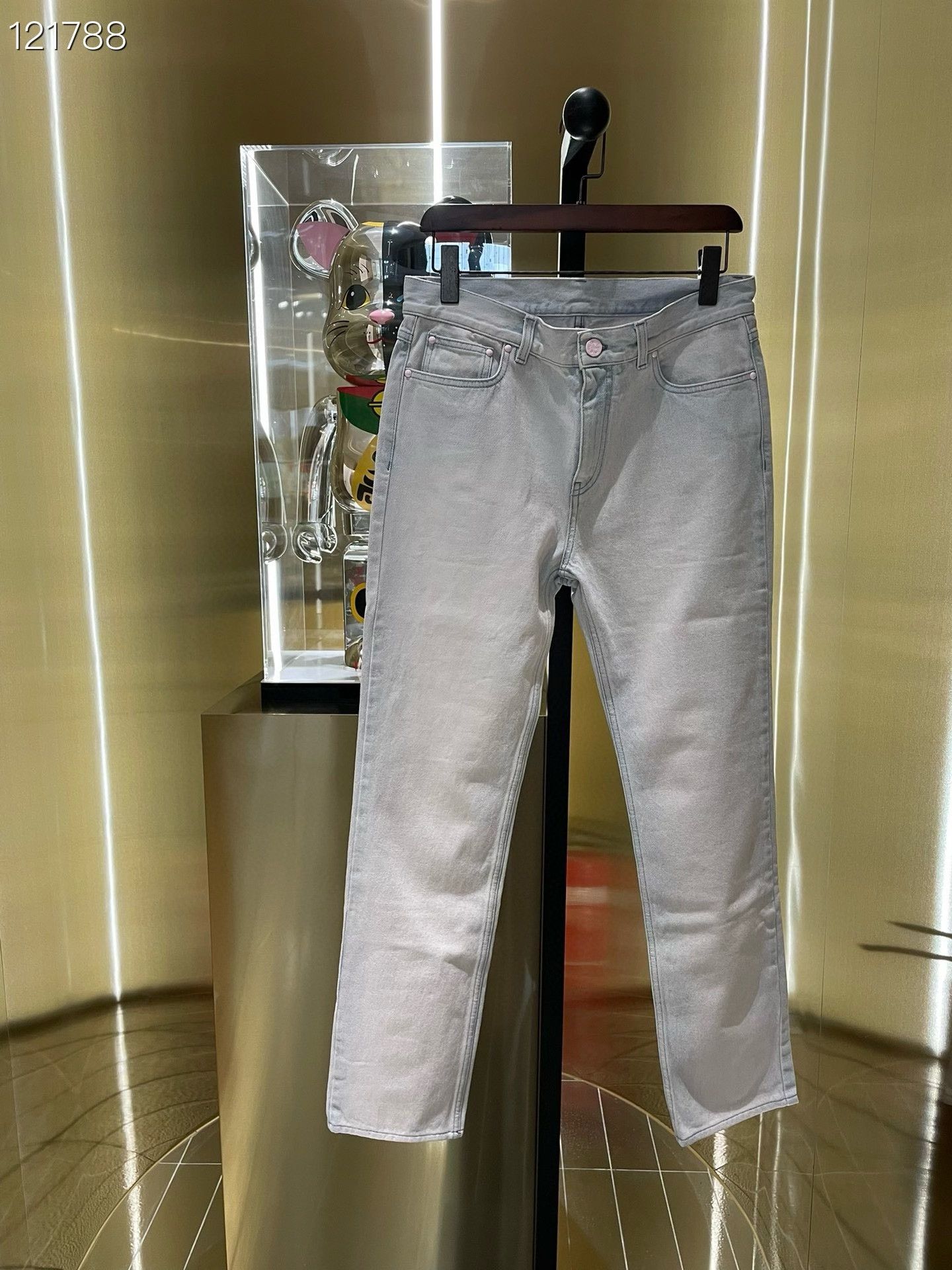 Louis Vuitton Louis Vuitton Distressed Pink-Purple Jeans Size 30" / US 8 / IT 44 - 1 Thumbnail