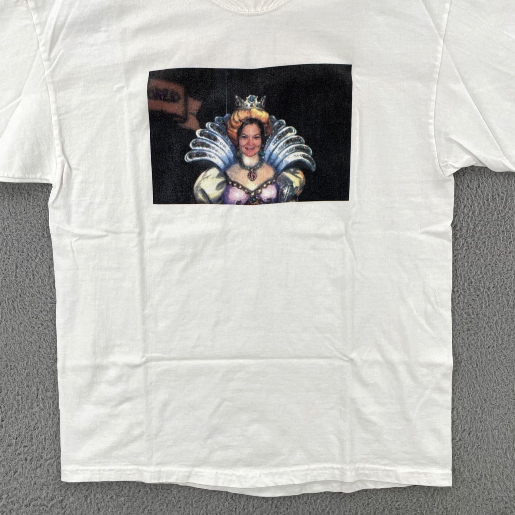 Hanes Vtg Hanes Beefy-T Shirt Large White 90s Y2K Graphic Print Men Lady In Costume Size US L / EU 52-54 / 3 - 4 Thumbnail