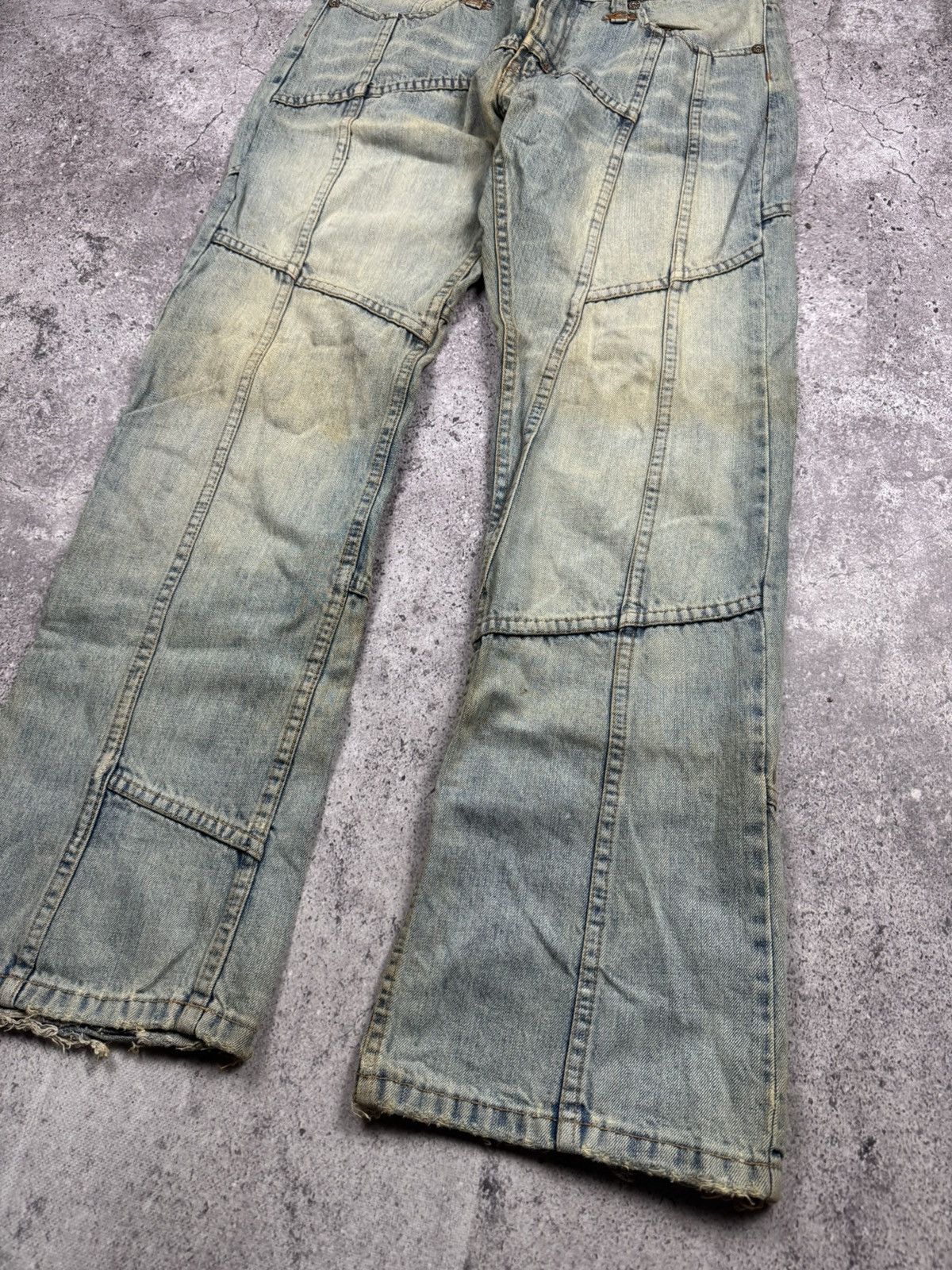 Japanese Brand Vintage Avant Garde Jeans Flared Dirty Baggy Distressed Y2K Size US 34 / EU 50 - 3 Thumbnail