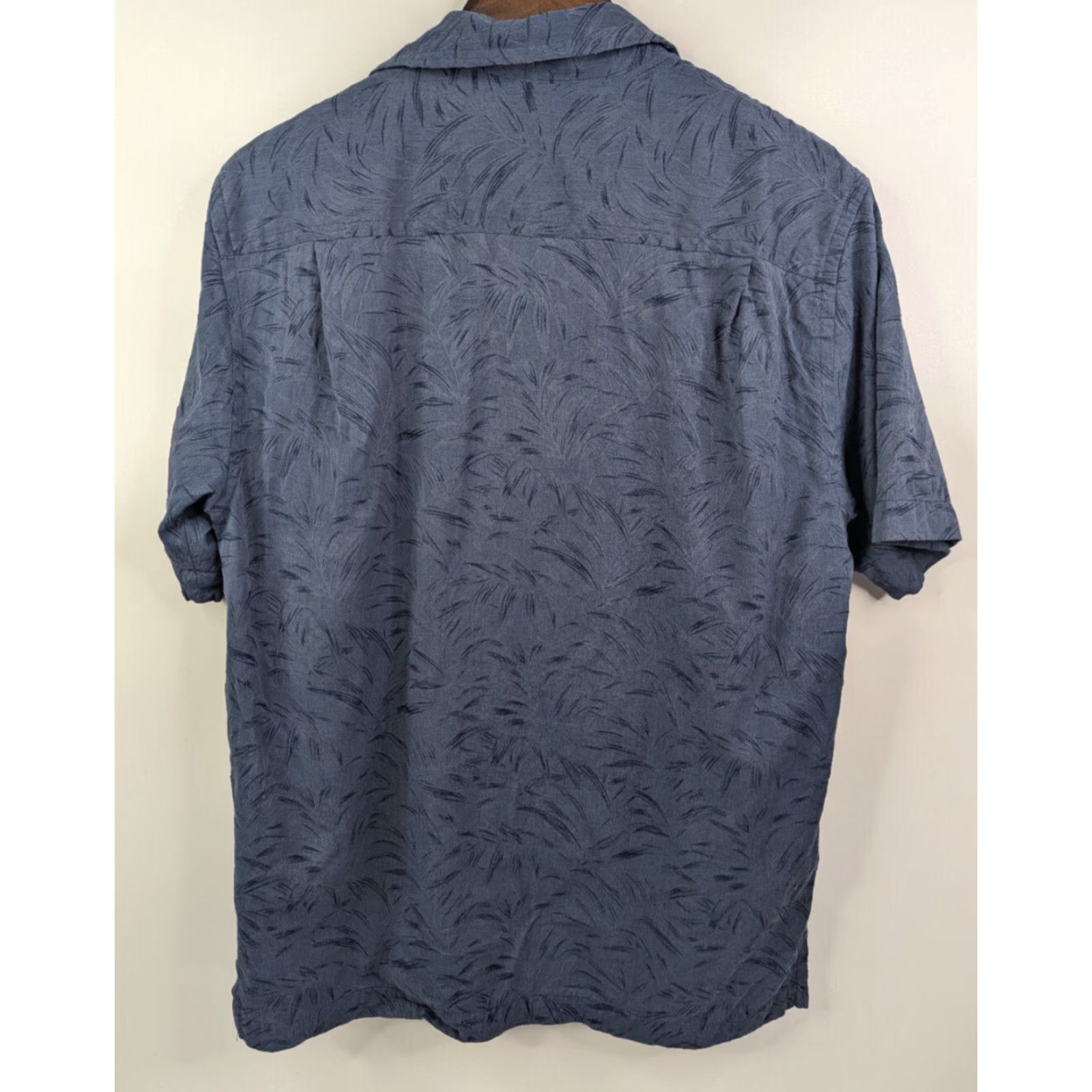 Tommy Bahama Tommy Bahama Shirt Mens M Short Sleeve Floral Hawaiian Aloha Collar Button-Up Cotton Viscose Blue 90s? Size US M / EU 48-50 / 2 - 3 Thumbnail