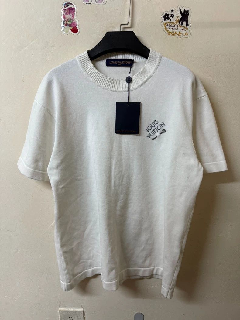 Louis Vuitton Louis Vuitton Grey Pin Short Sleeve Size US S / EU 44-46 / 1 - 1 Thumbnail